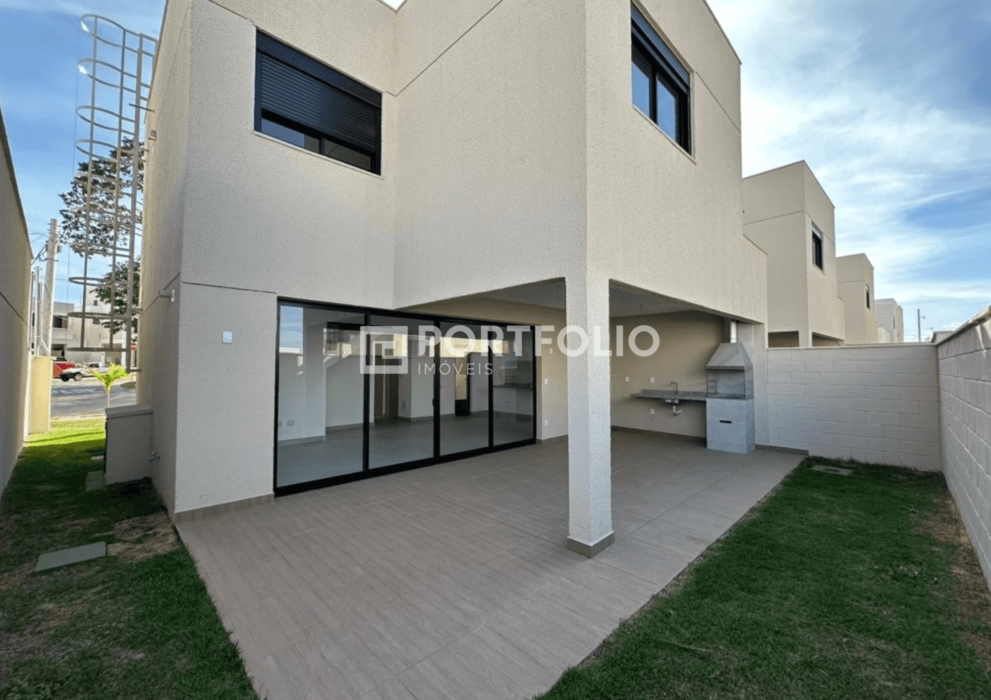 Sobrado com 4 dormitórios à venda, 181 m² por R$ 1.223.000,00 - Conjunto Residencial Storil - Aparecida de Goiânia/GO