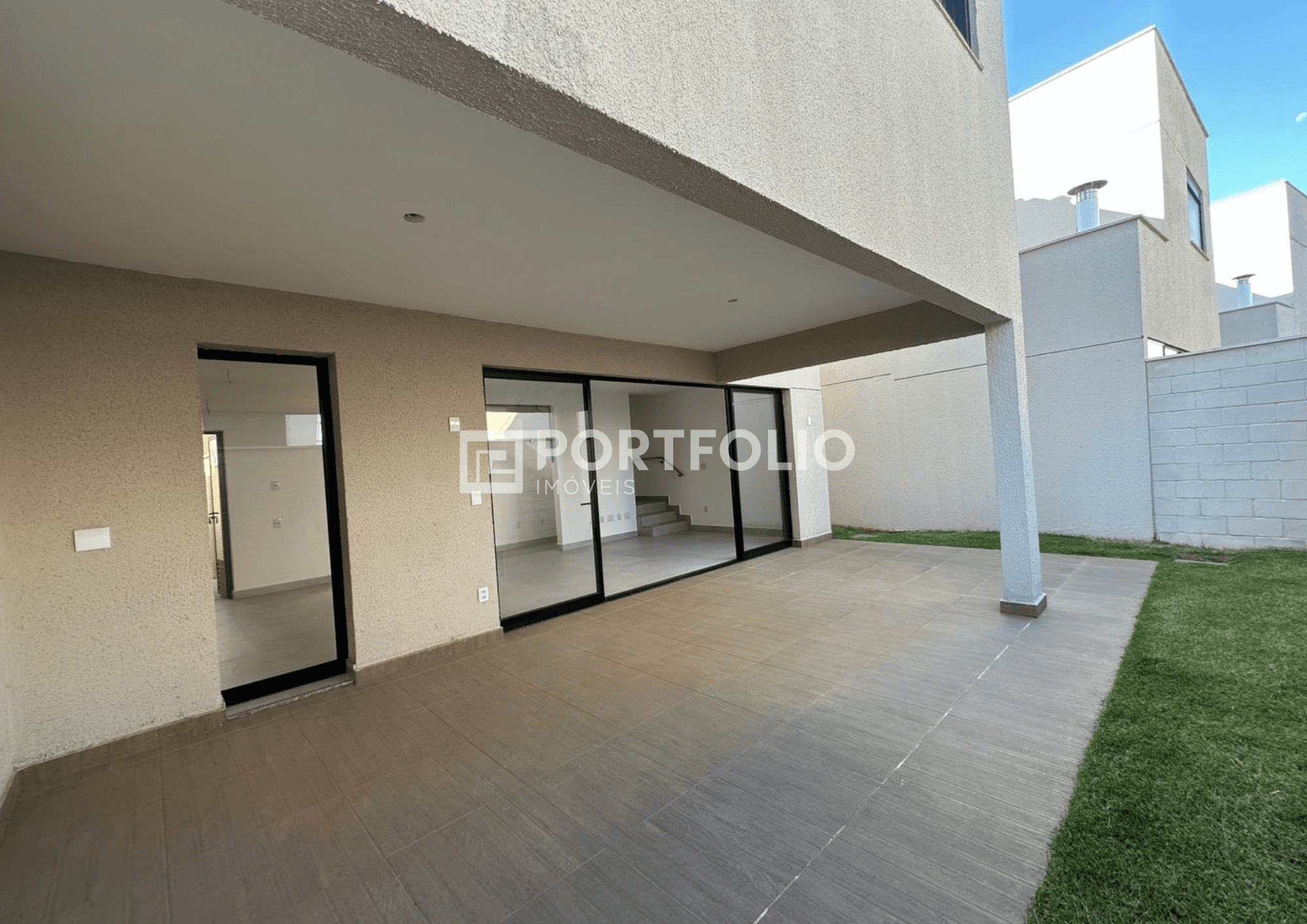 casa a venda tem 181 m² com 4 quartos, no Jardins Marselha - Aparecida de Goiânia - GO