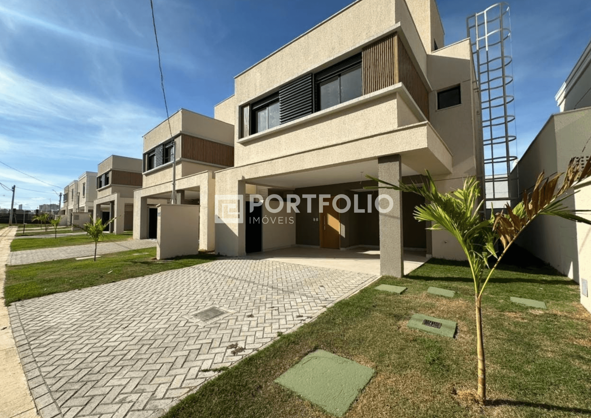 Sobrado com 4 dormitórios à venda, 181 m² por R$ 1.223.000,00 - Conjunto Residencial Storil - Aparecida de Goiânia/GO
