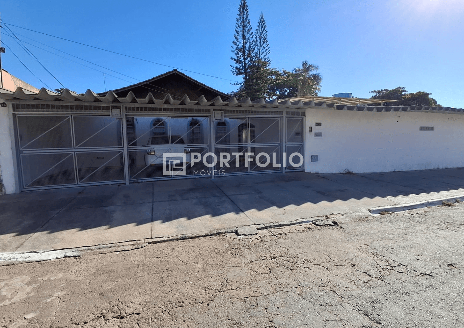 Casa à venda com 3 quartos e 1 suíte, no Jardim América, Goiânia.