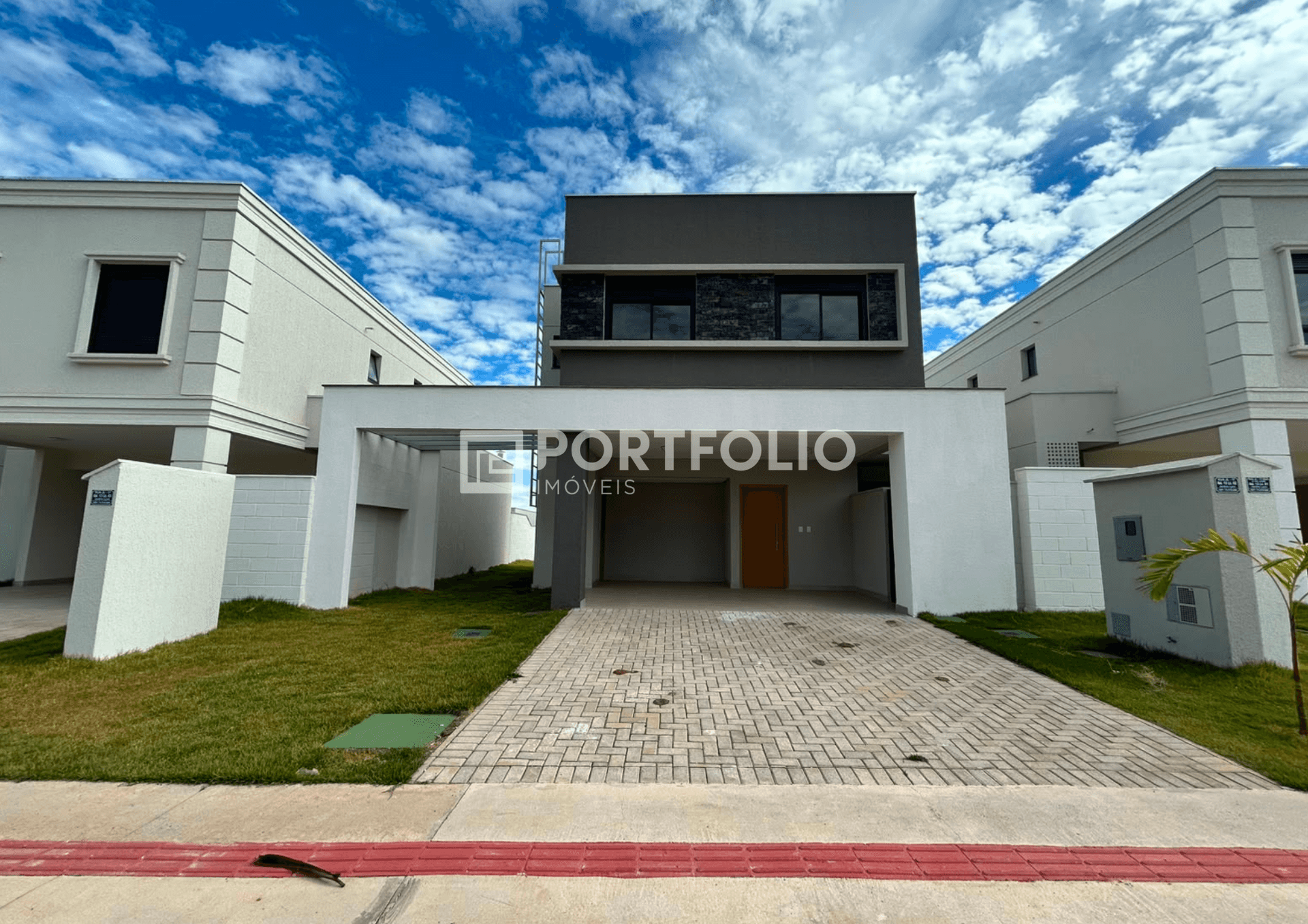 Sobrado à venda com 4 quartos sen 3 suítes no Jardins Lyon, Aparecida de Goiânia
