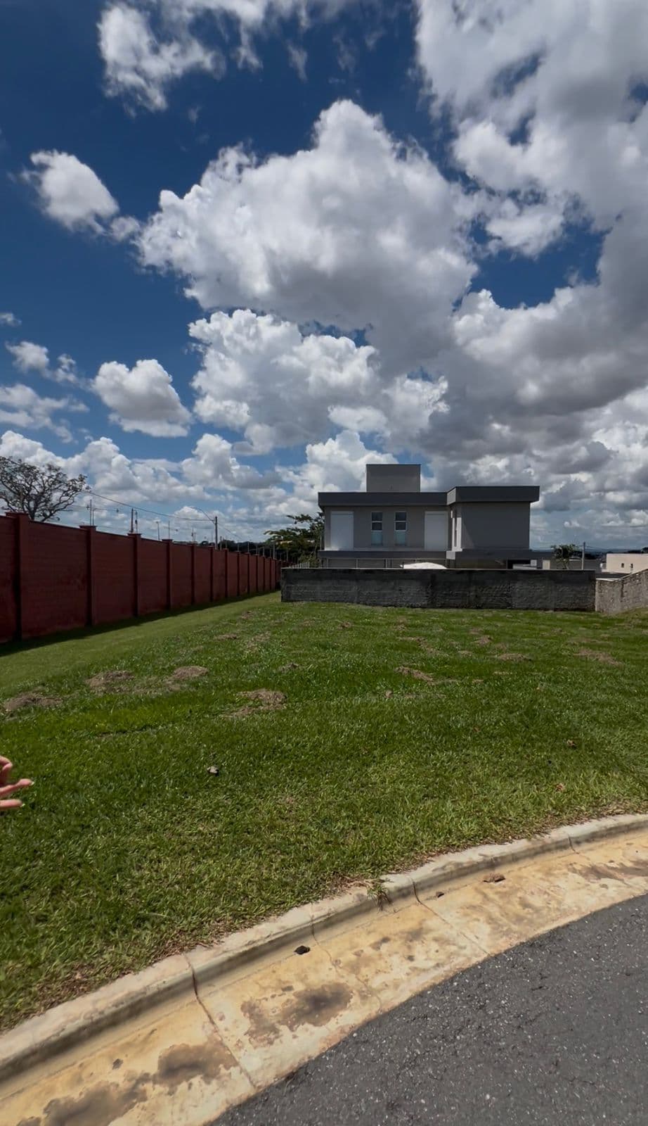 Lote a venda possui 428 m² em Jardins Nápoles - Senador Canedo - GO