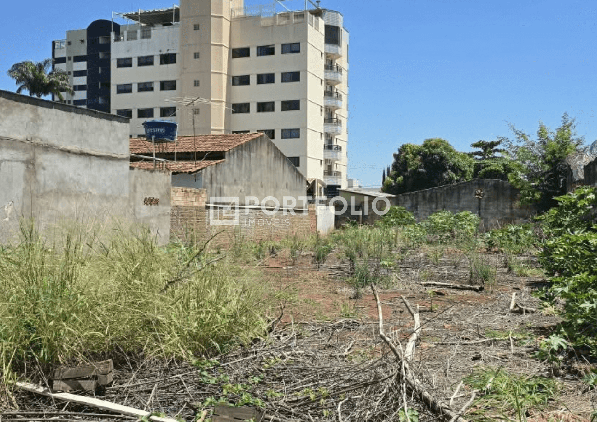 Lote murado à venda com 494m² no Jardim América, Goiânia, GO