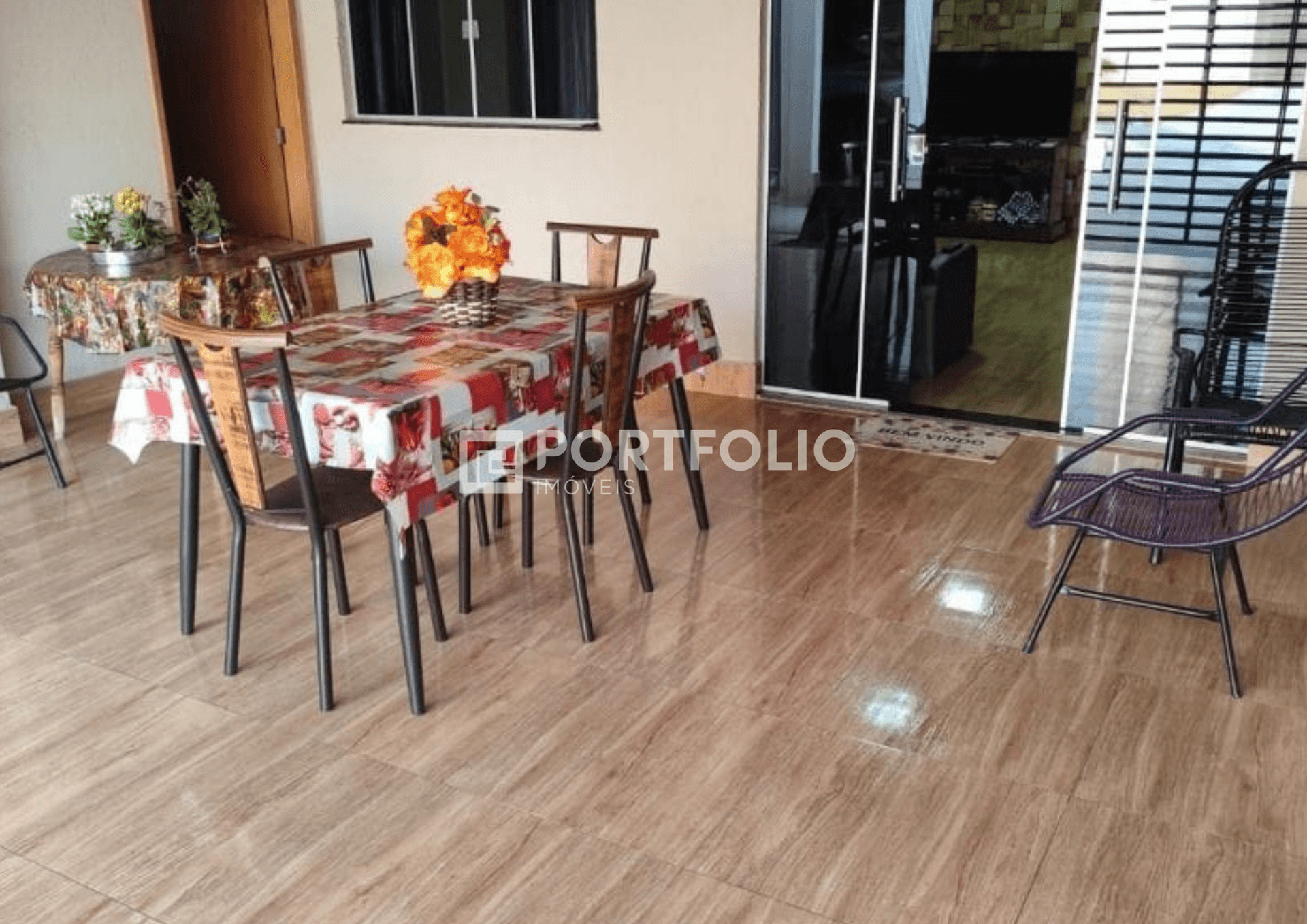Casa à venda com 3 quartos 220 m² no Jardim América, Goiânia.