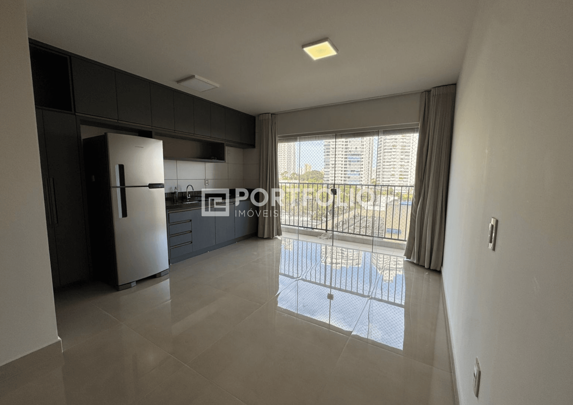 Apartamento para locação 2 quartos/1 suíte no Res. Vaca Brava 53, Setor Bueno, Goiânia.
