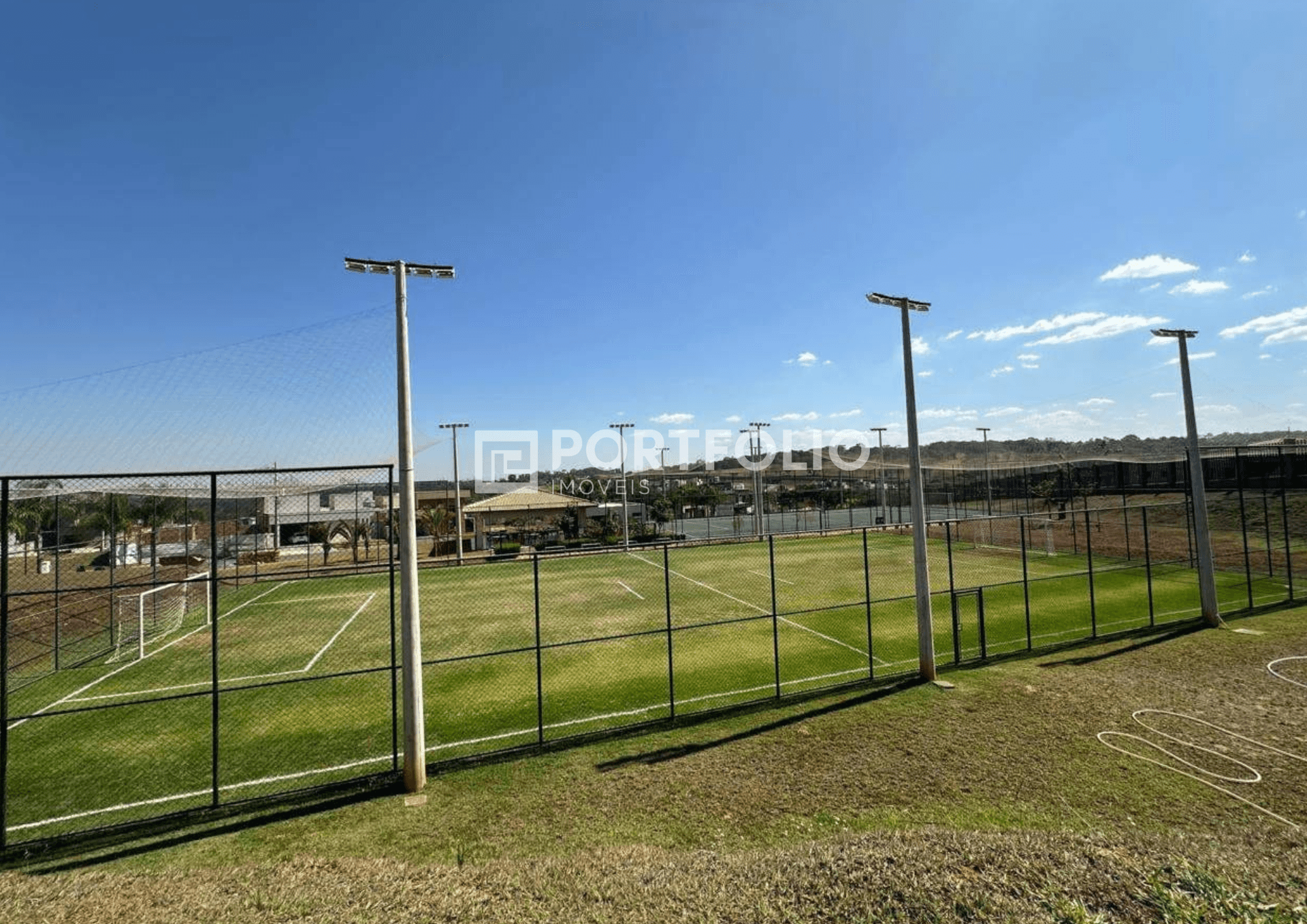 Terreno à venda com 250m² no Jardins Capri, Senador Canedo