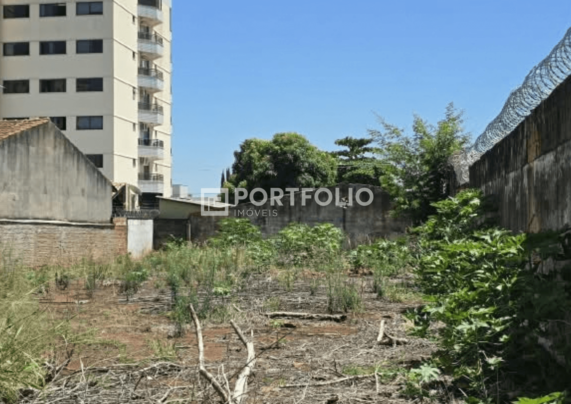 Lote murado à venda com 494m² no Jardim América, Goiânia, GO