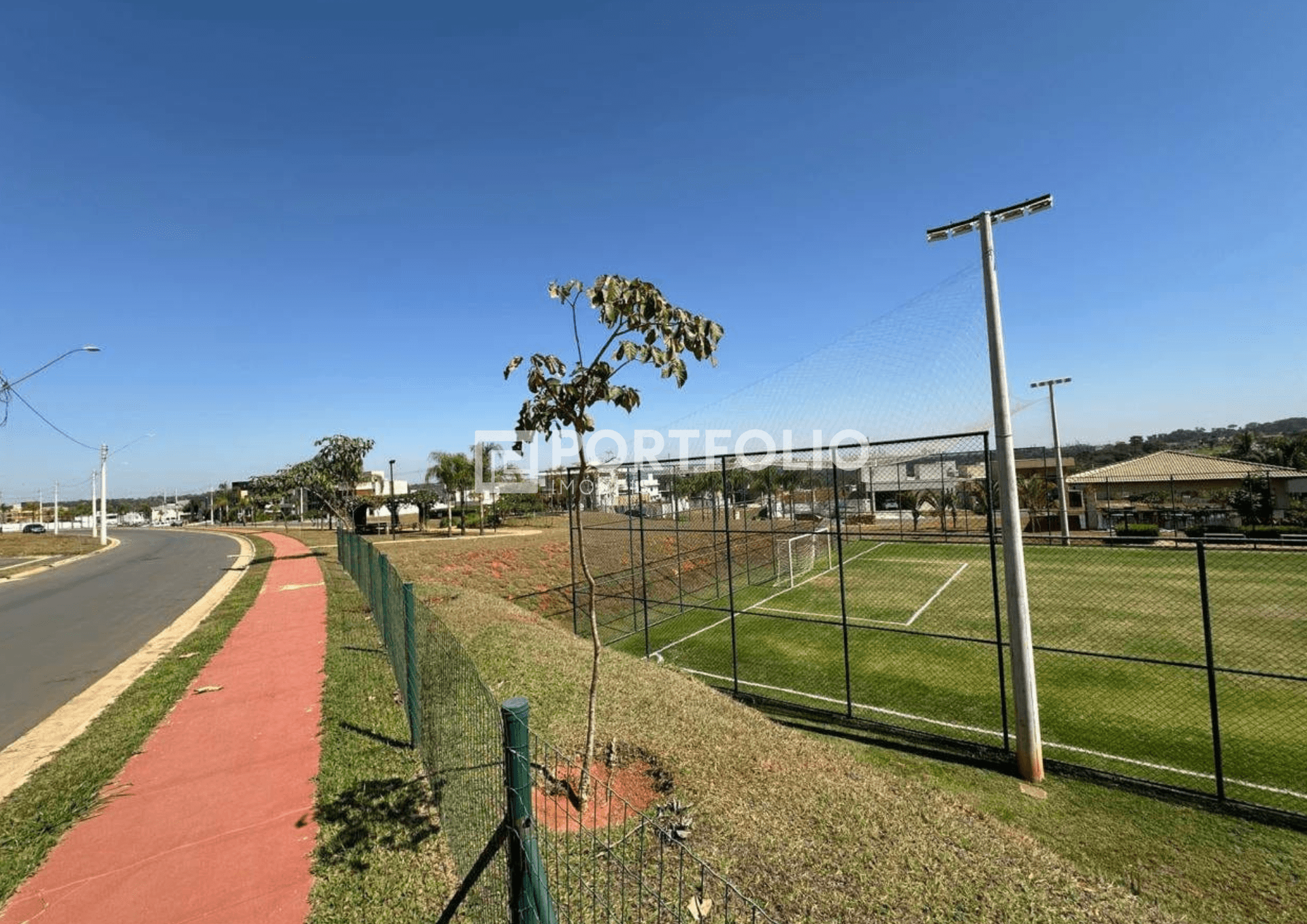 Terreno à venda com 250m² no Jardins Capri, Senador Canedo