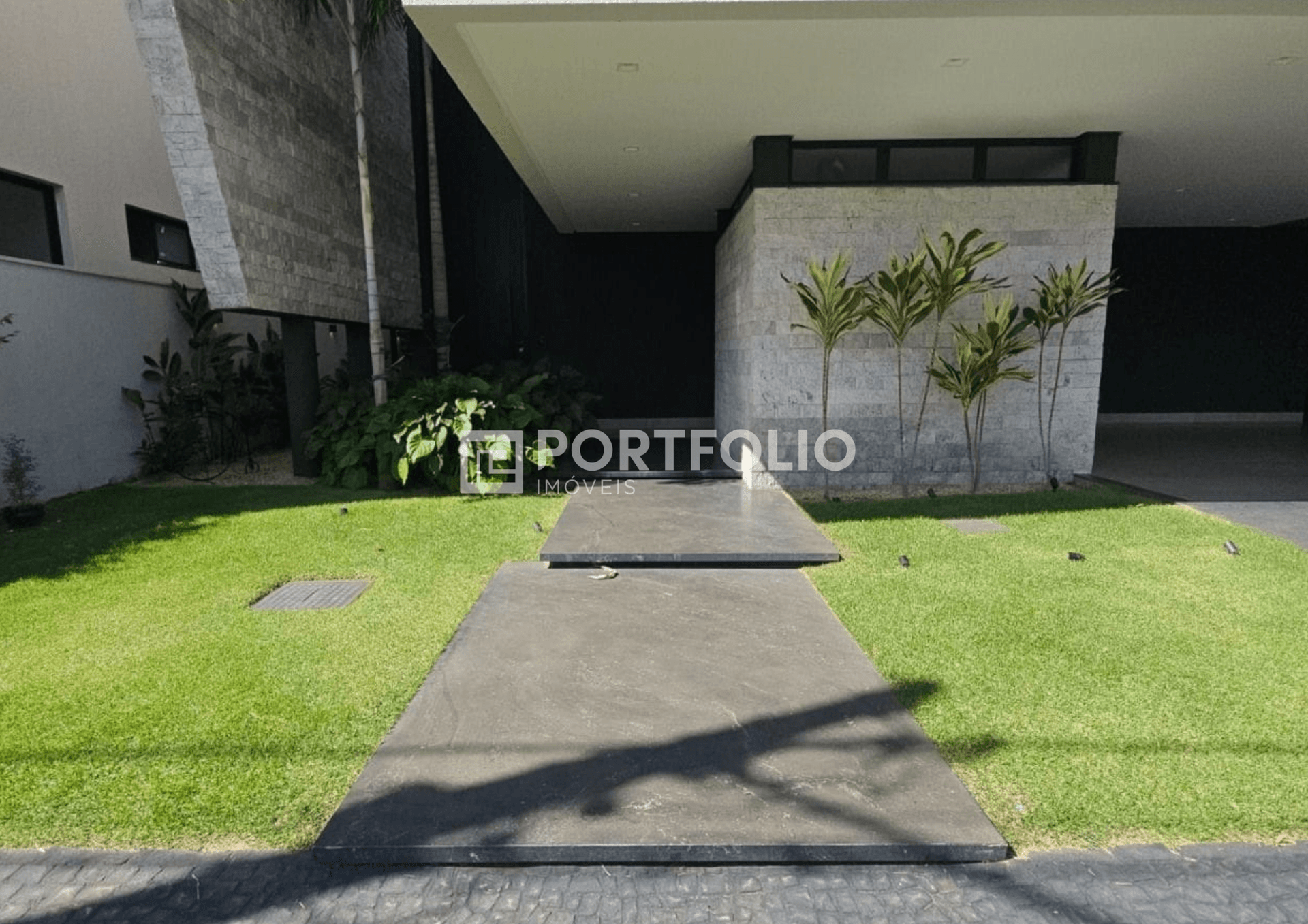 Sobrado à venda com 3 quartos/ 3 suítes no Setor Bouganville, Anápolis, GO