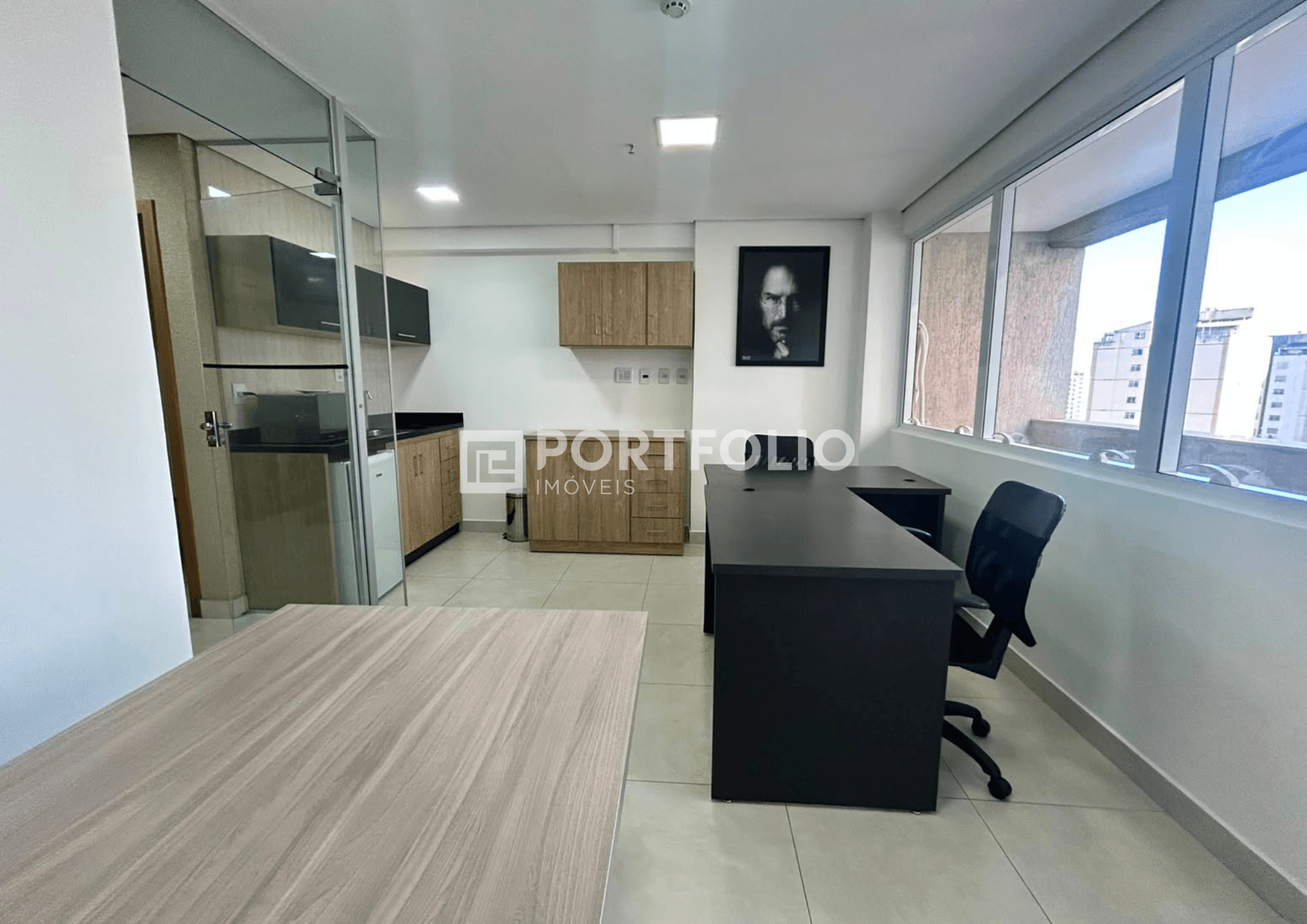 Sala comercial mobiliada para locação na Brookfield Towers, Jd Goiás, Goiânia