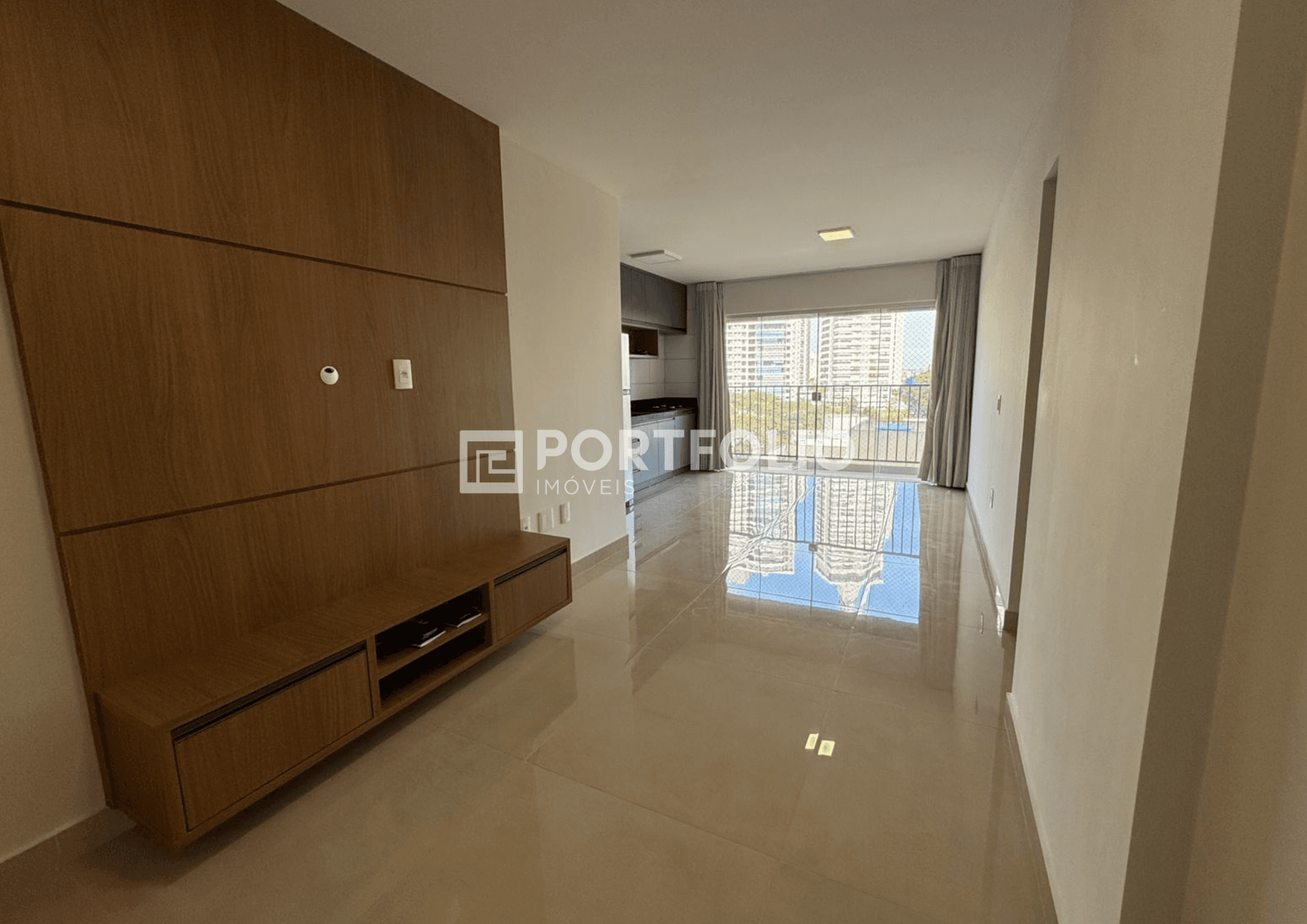 Apartamento para locação 2 quartos/1 suíte no Res. Vaca Brava 53, Setor Bueno, Goiânia.