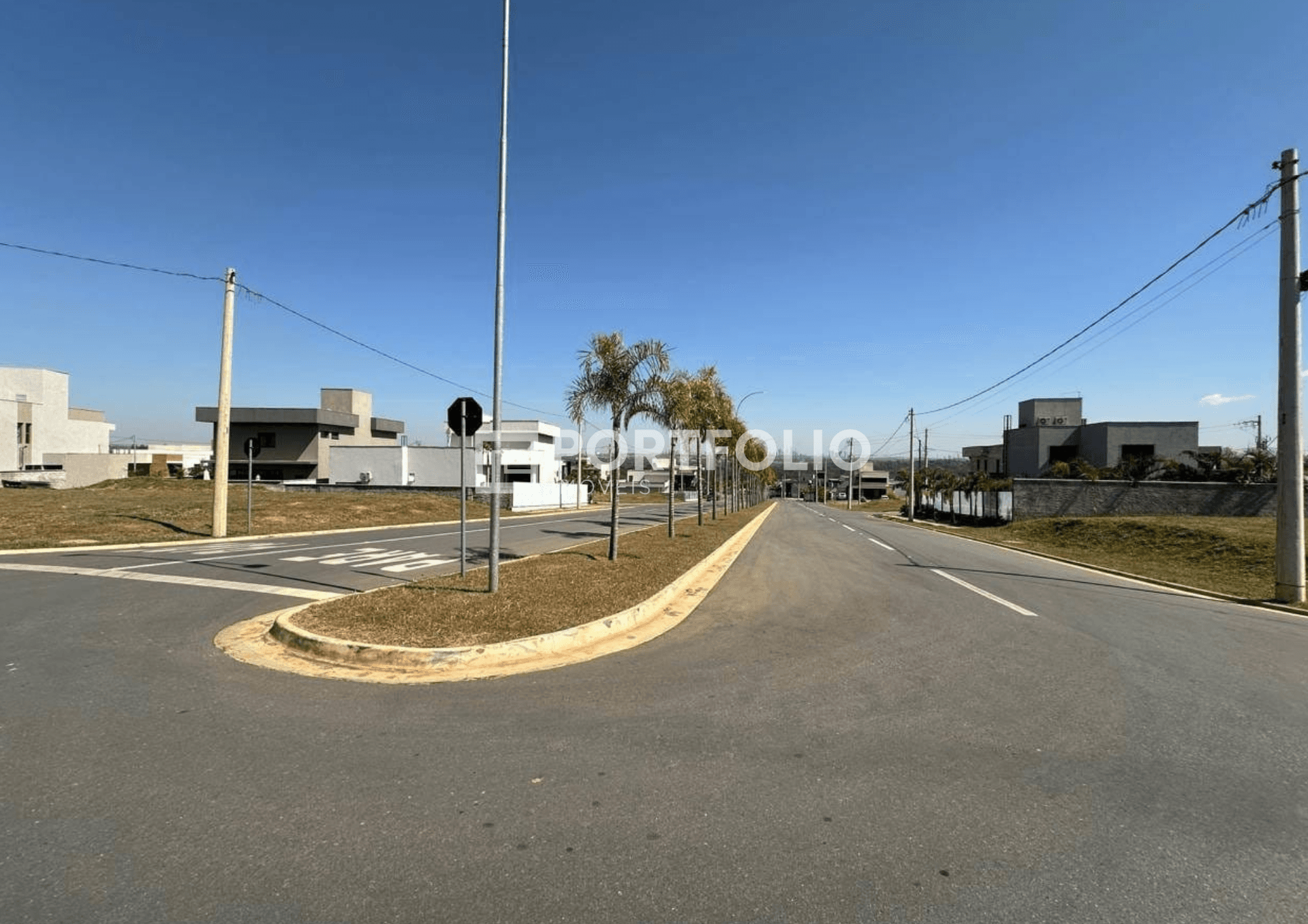 Terreno à venda com 250m² no Jardins Capri, Senador Canedo
