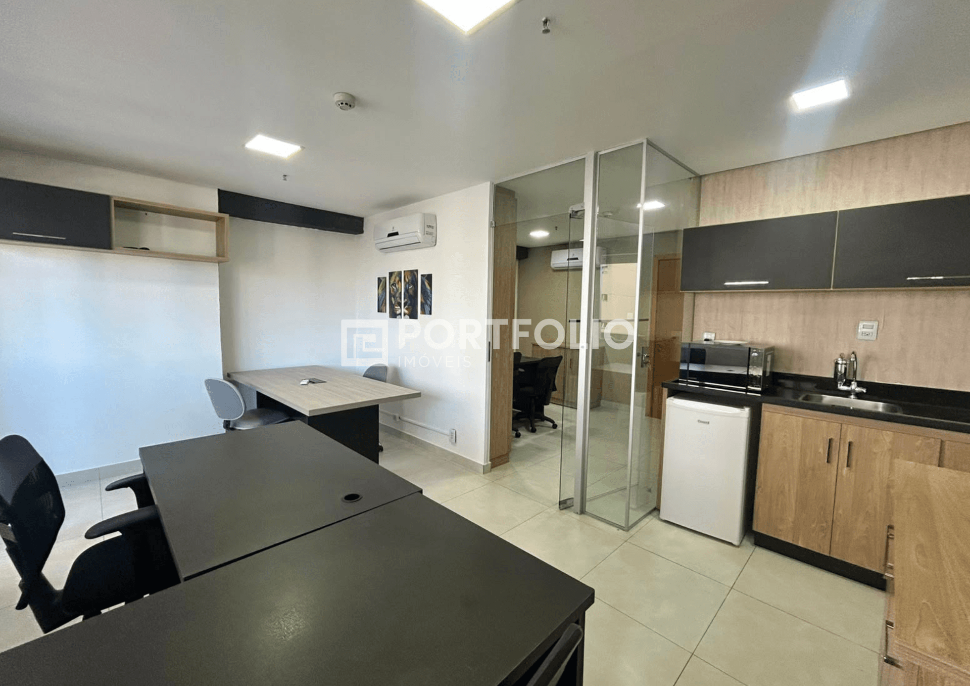 Sala comercial mobiliada para locação na Brookfield Towers, Jd Goiás, Goiânia