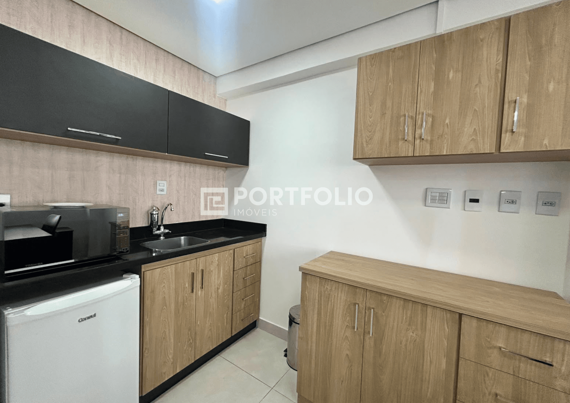 Sala comercial mobiliada para locação na Brookfield Towers, Jd Goiás, Goiânia