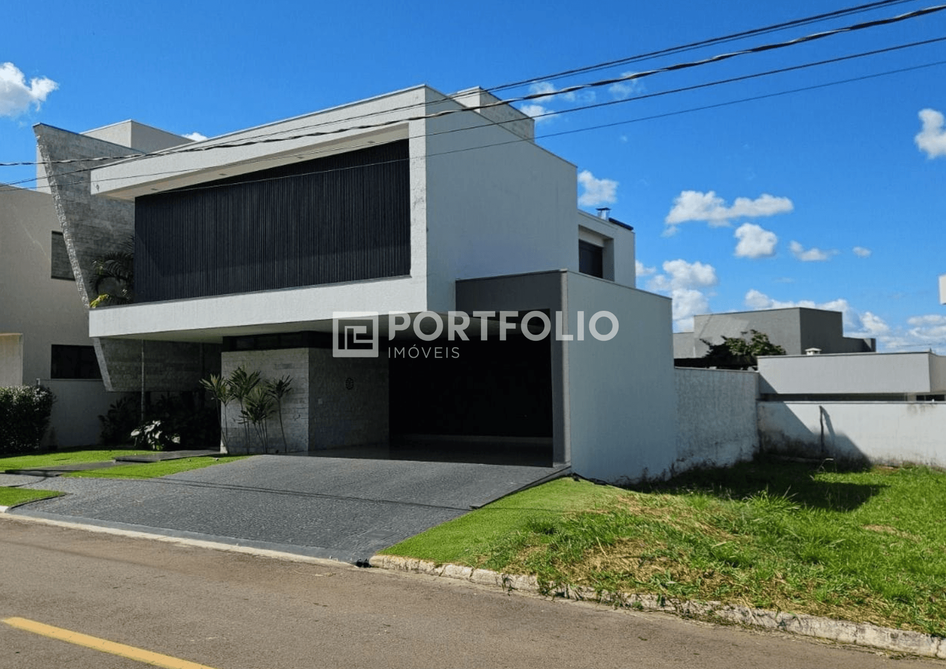 Sobrado à venda com 3 quartos/ 3 suítes no Setor Bouganville, Anápolis, GO