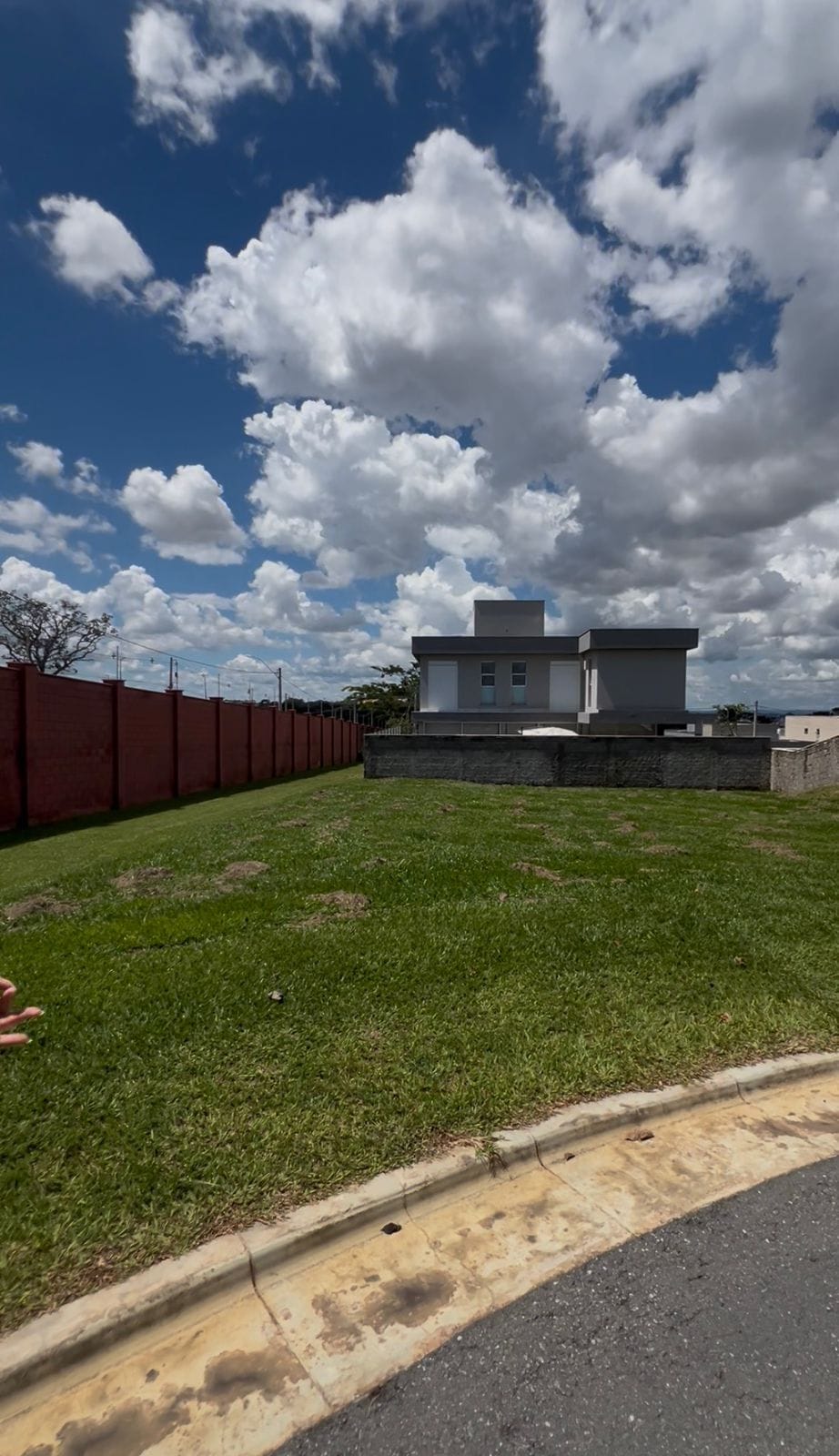 Lote a venda possui 428 m² em Jardins Nápoles - Senador Canedo - GO