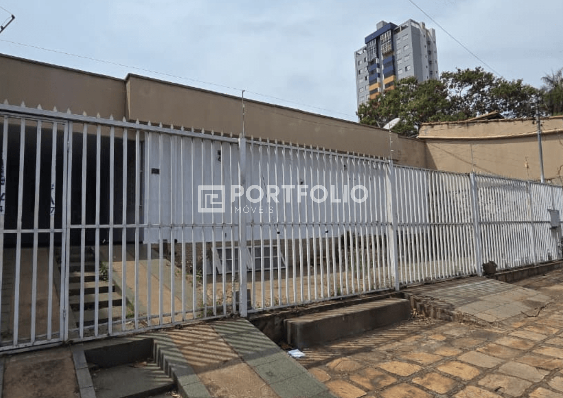 Casa à venda com 4 quartos/ 3 suítes no Setor Aeroporto, Goiânia, GO