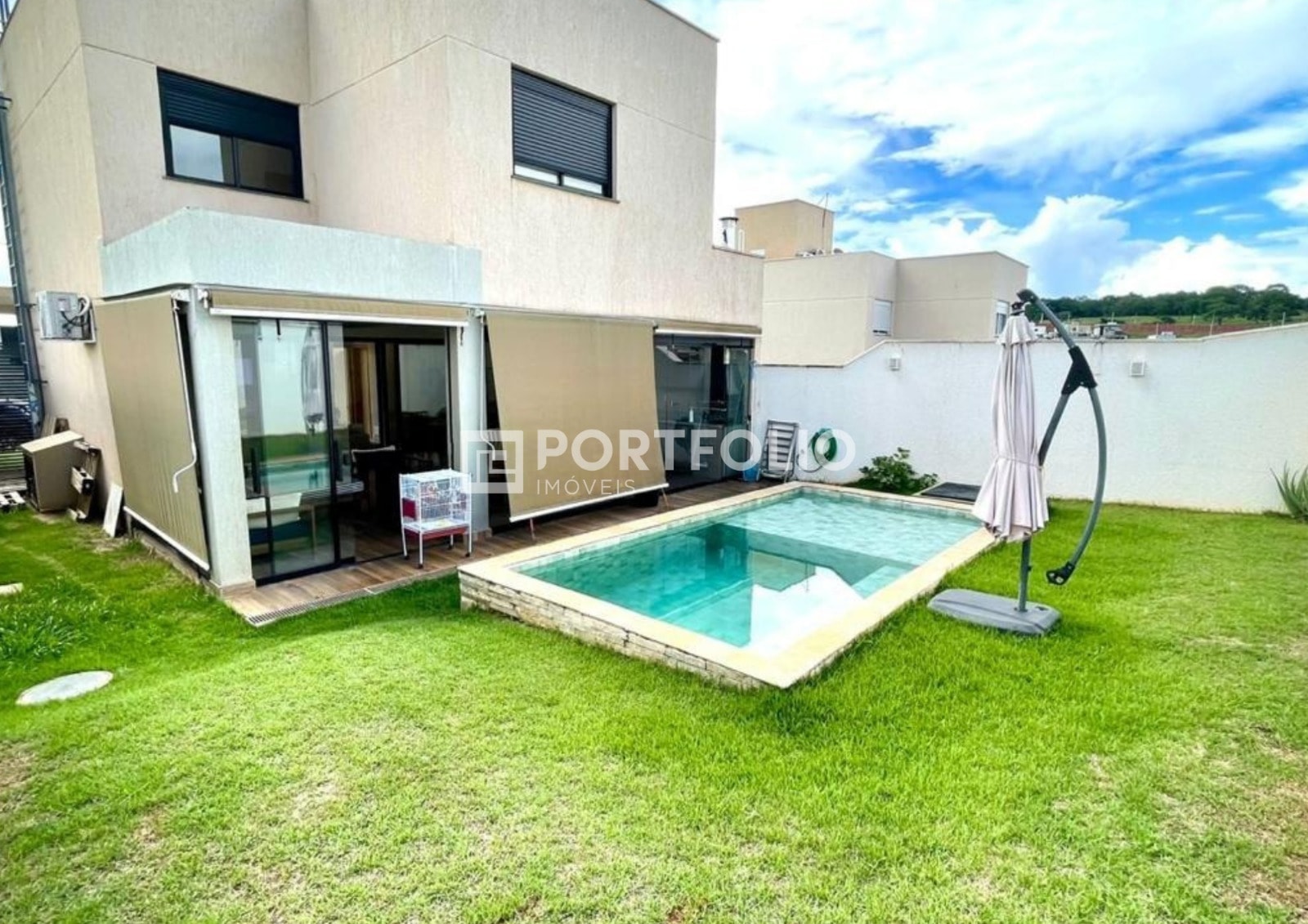 Sobrado mobiliado à venda com 3 quartos/ 3 suítes no Jardins Capri, Senador Canedo, GO