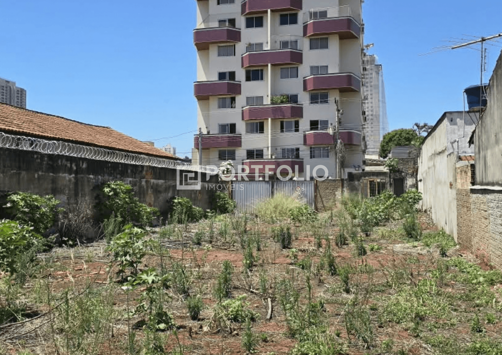 Lote murado à venda com 494m² no Jardim América, Goiânia, GO