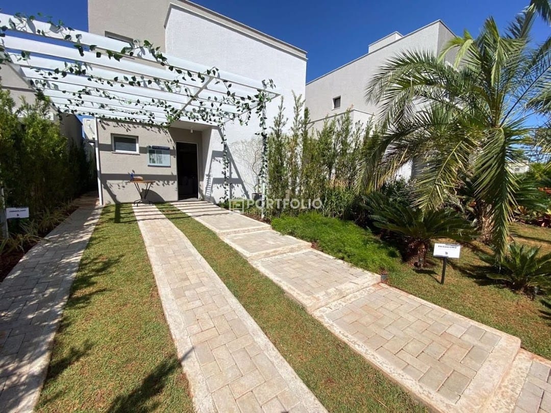 Sobrado à venda com 3 suítes no Jardins Berlim, Senador Canedo.