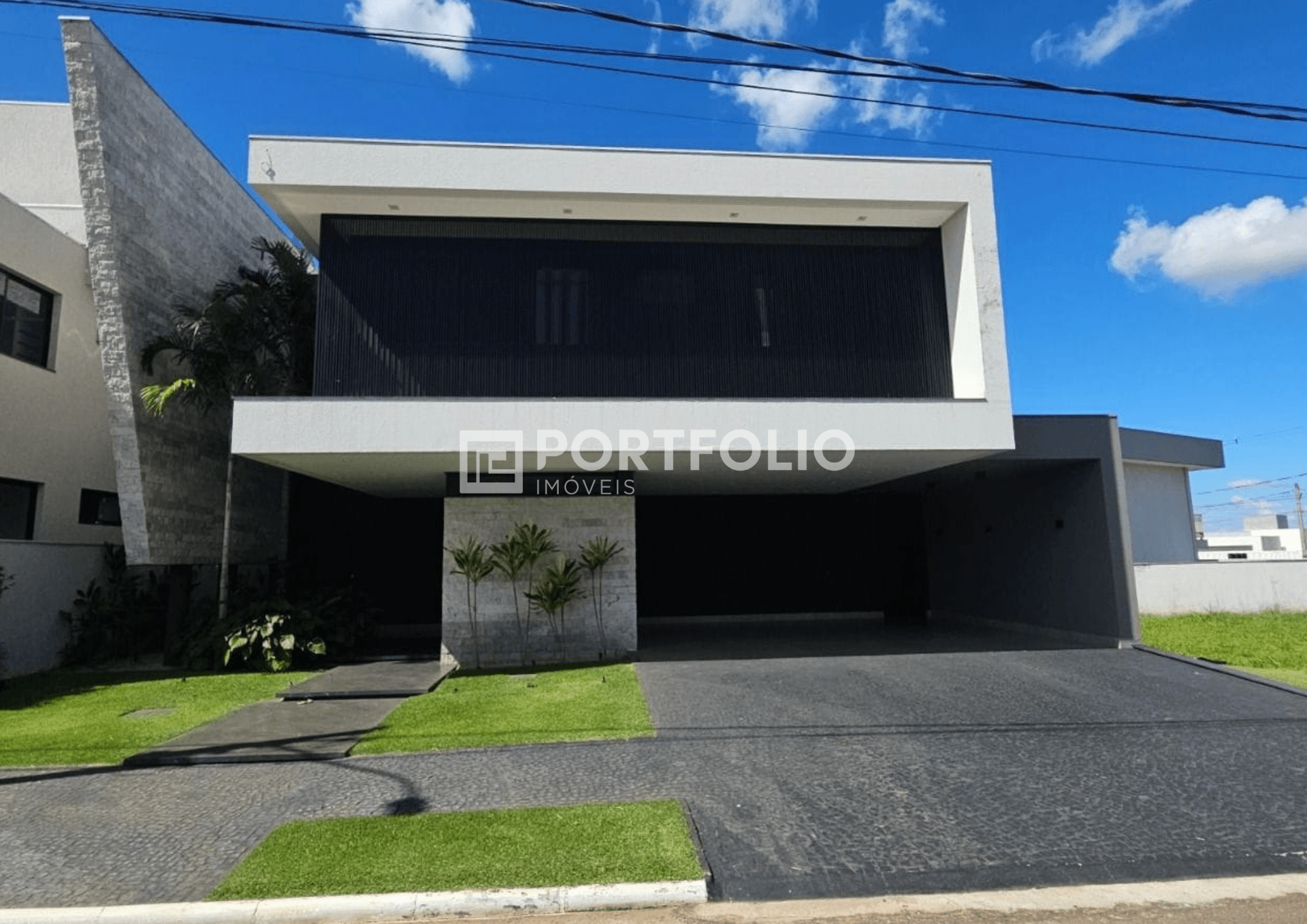 Sobrado à venda com 3 quartos/ 3 suítes no Setor Bouganville, Anápolis, GO