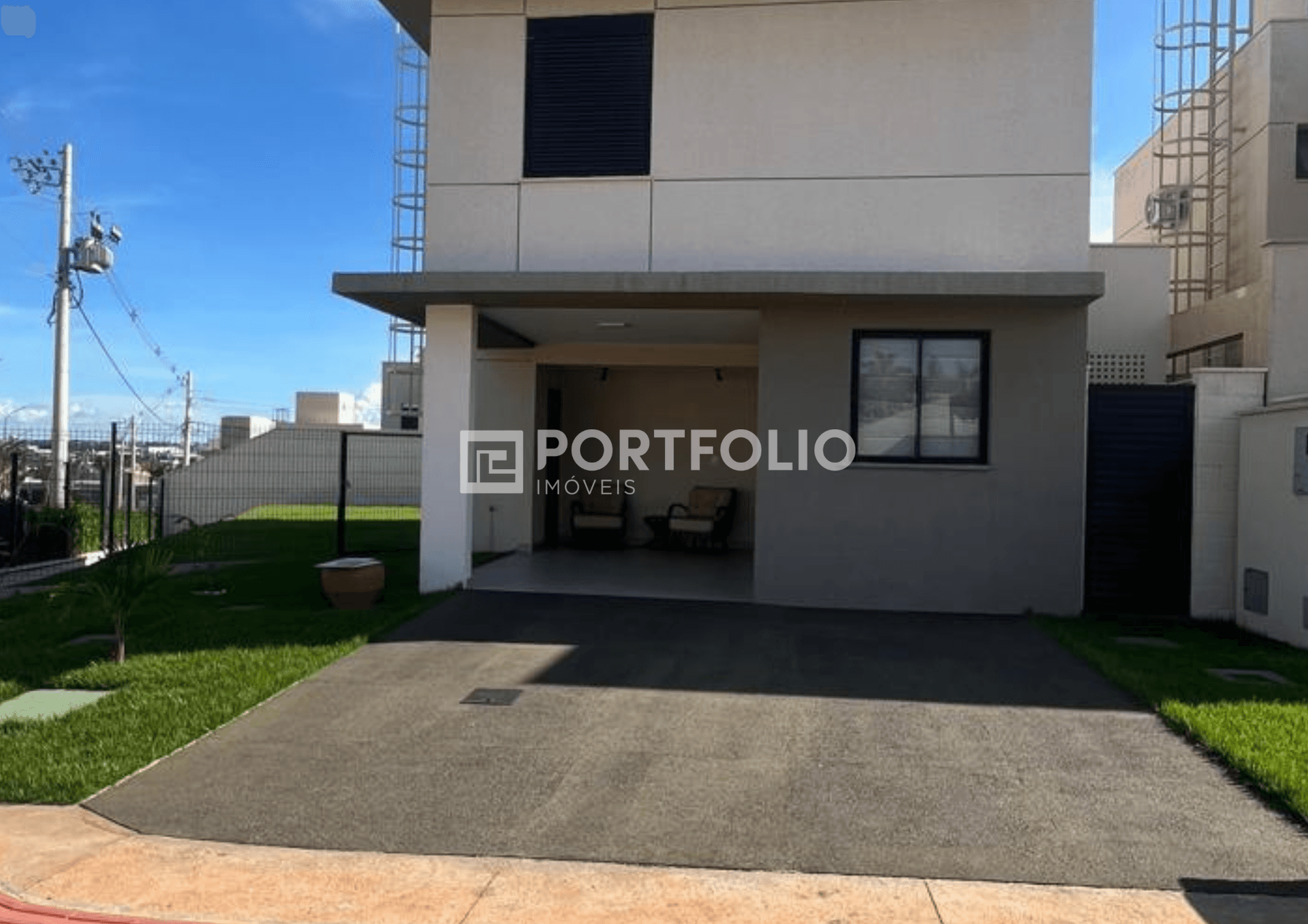 À venda sobrado mobiliado no Jardins Marselha, Aparecida de Goiânia.