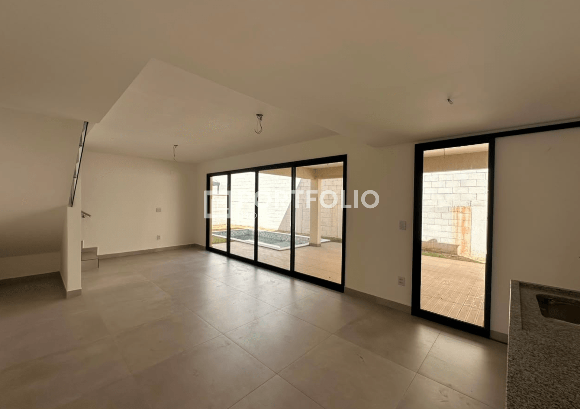 Sobrado à venda 4 quartos/3 suítes no Jardins Marselha, Aparecida de Goiânia, GO