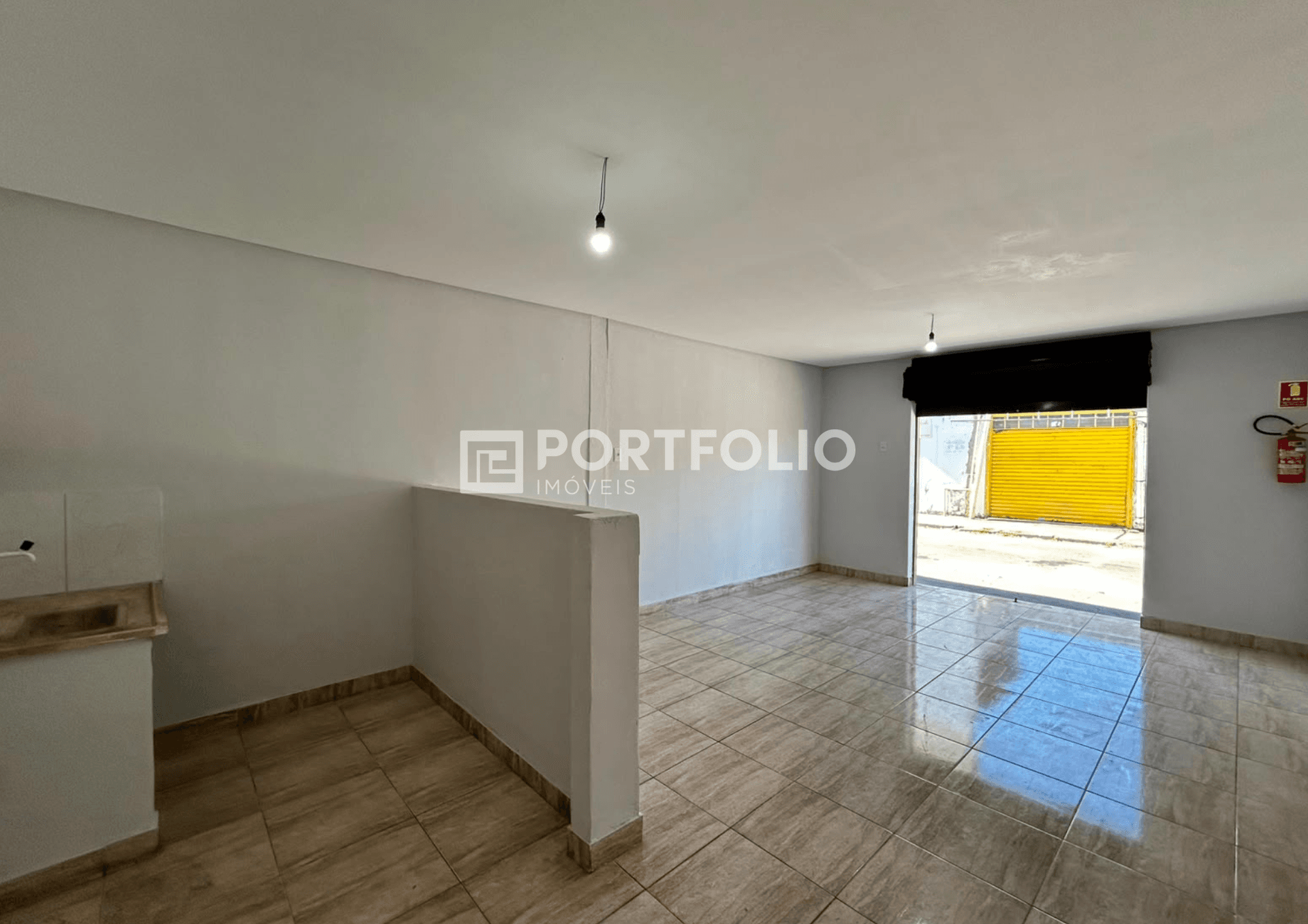 Sala comercial com 28m²