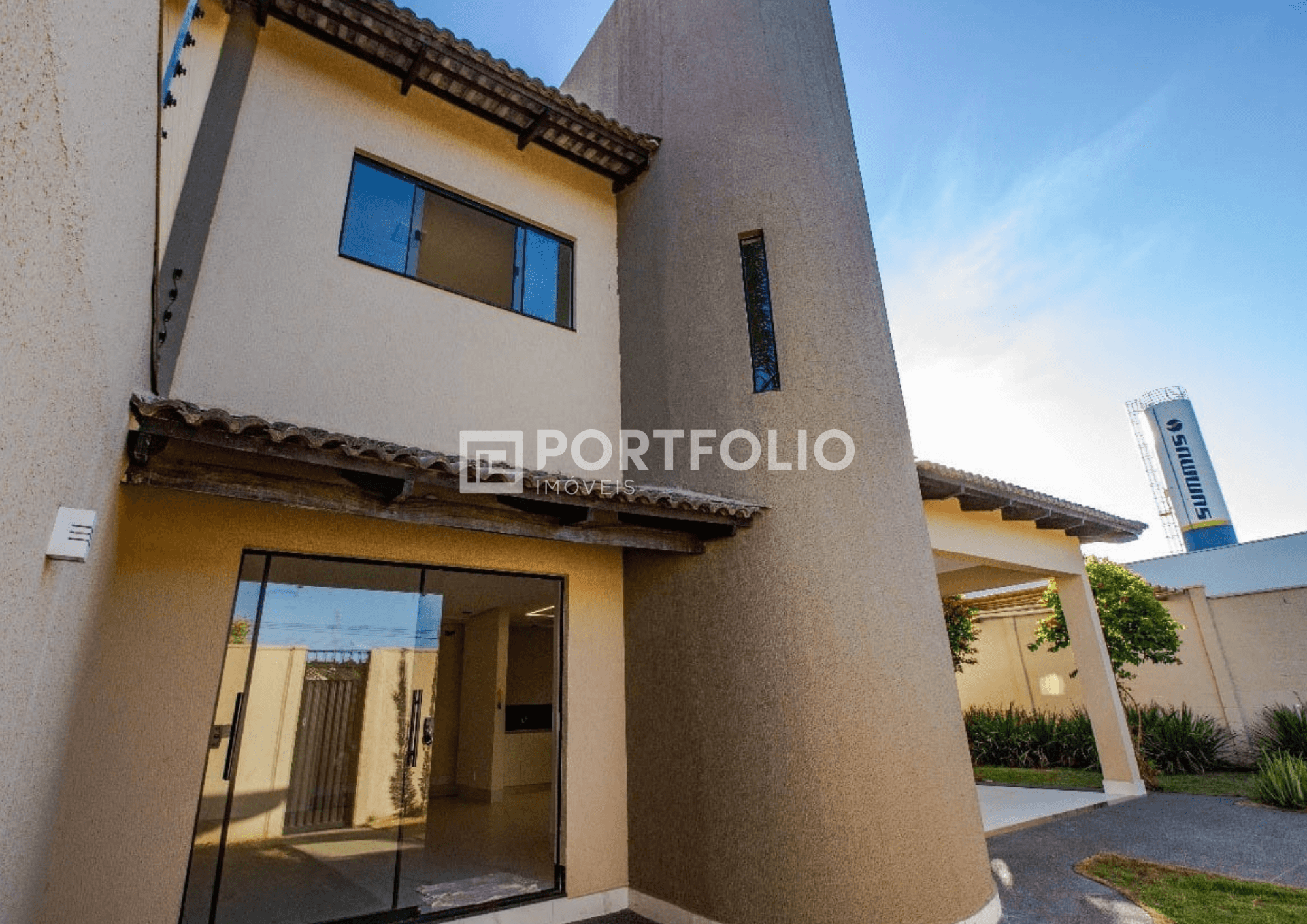 Sobrado Residencial à venda, Vila Jardim Vitória, Goiânia - SO0347.