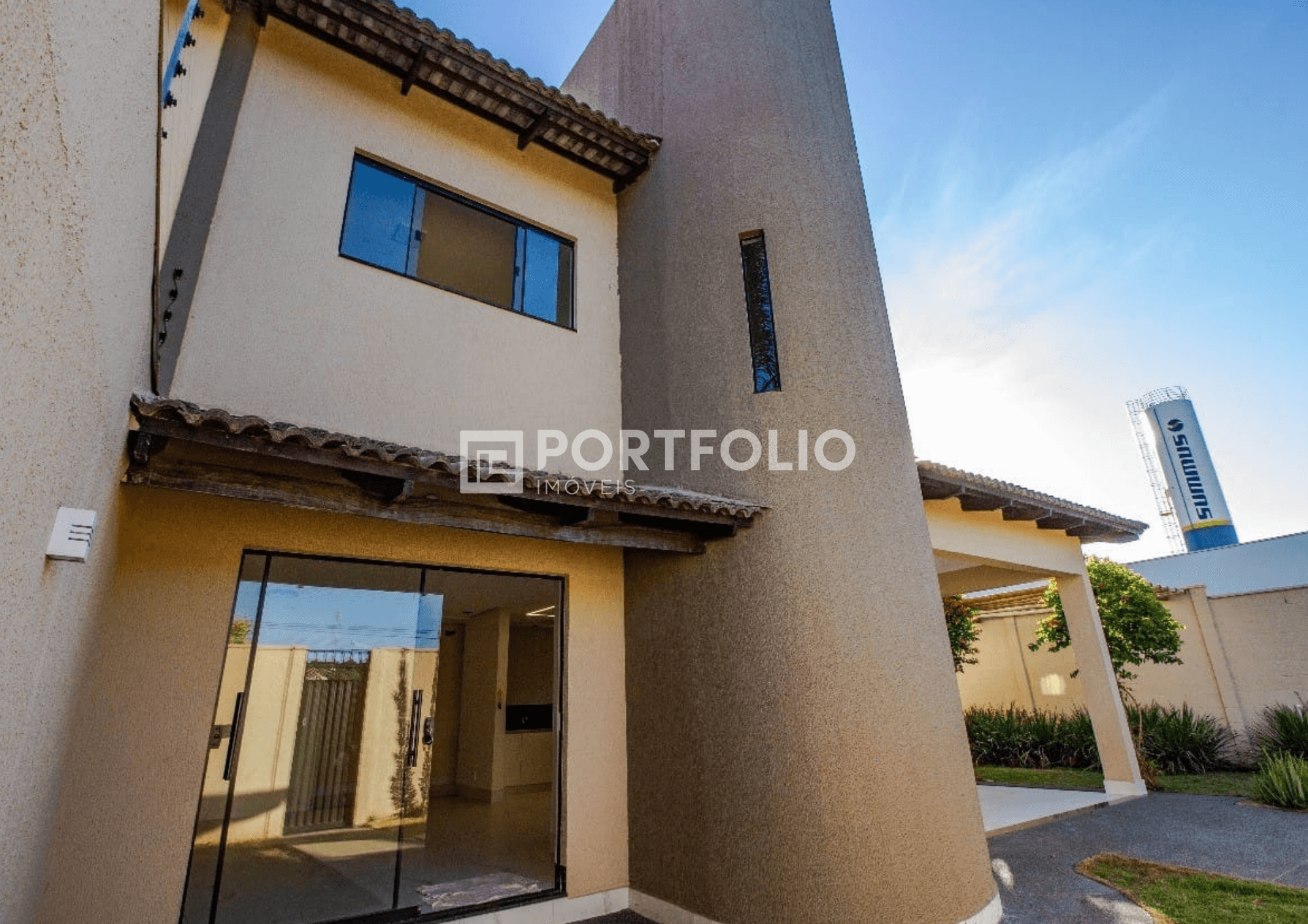 Sobrado Residencial à venda, Vila Jardim Vitória, Goiânia - SO0347.