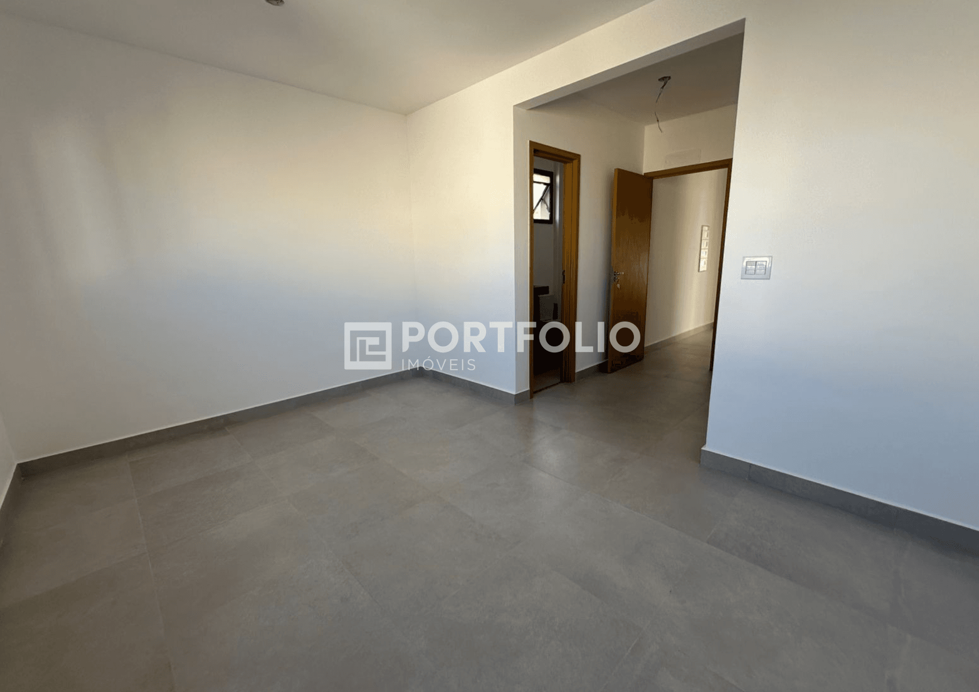 Sobrado à venda com 4 quartos/3 suítes no Jardins Marselha, Aparecida de Goiânia