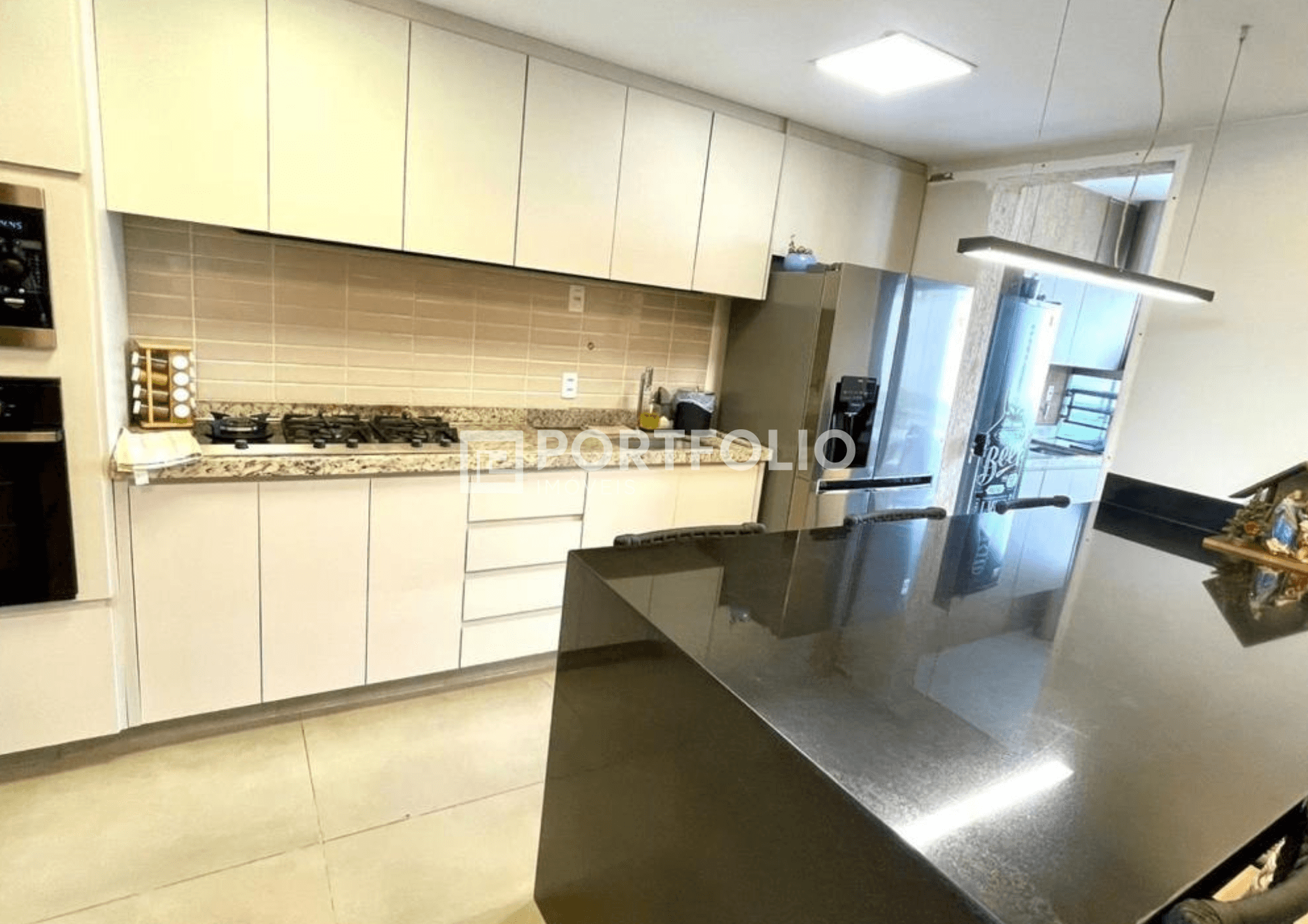 Sobrado mobiliado à venda com 3 quartos/ 3 suítes no Jardins Capri, Senador Canedo, GO