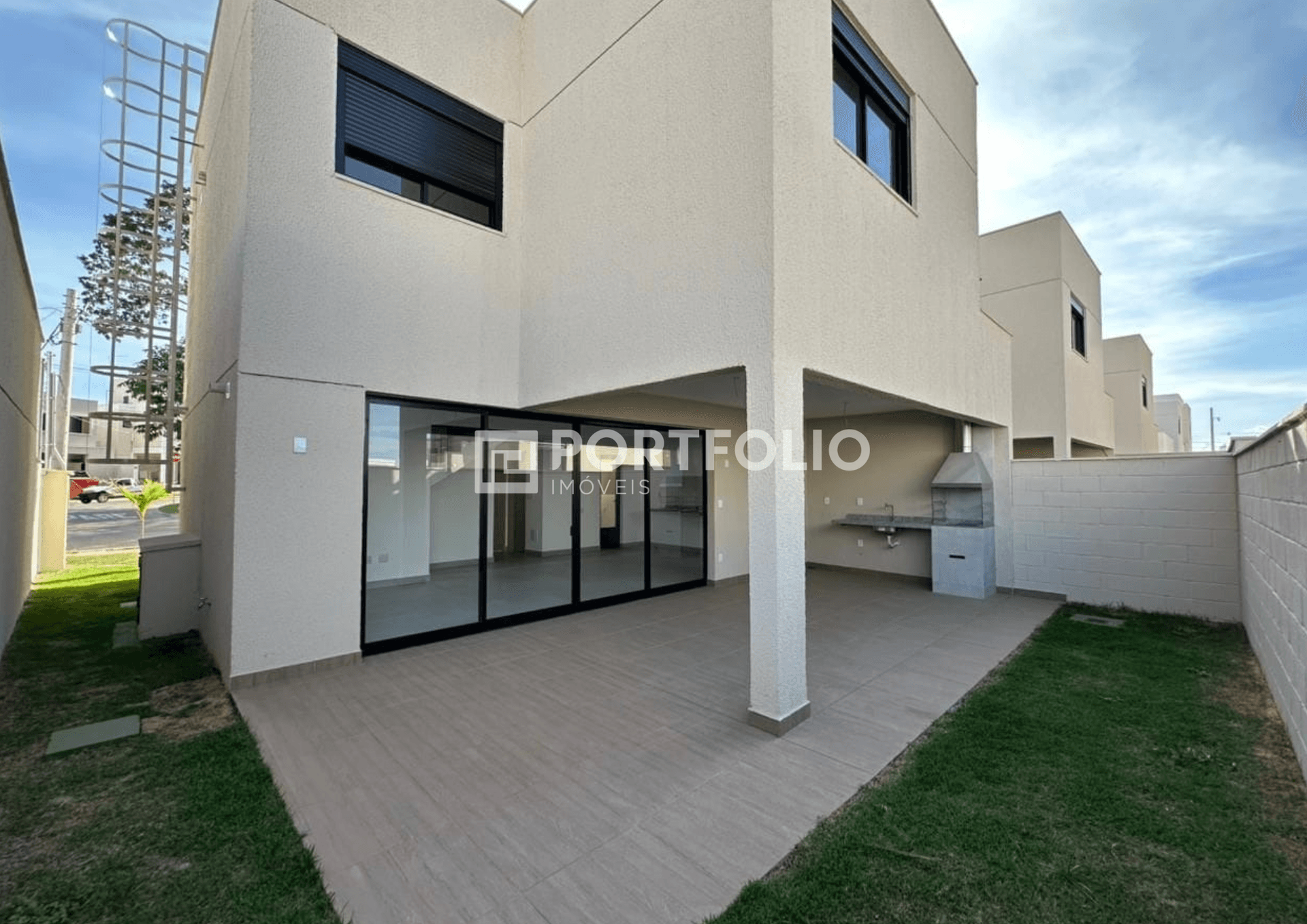 Sobrado com 4 dormitórios à venda, 181 m² por R$ 1.223.000,00 - Conjunto Residencial Storil - Aparecida de Goiânia/GO