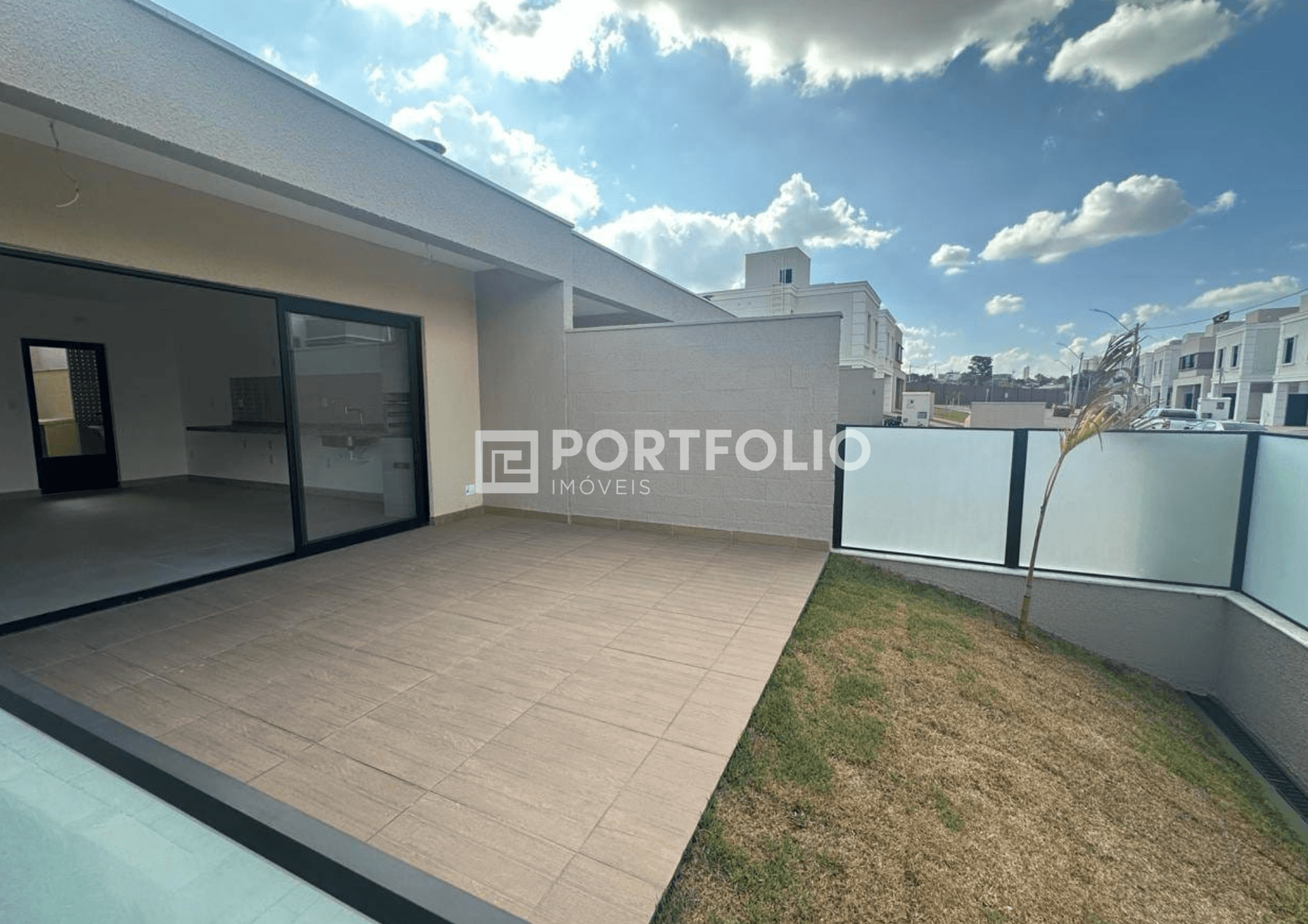 Casa à venda 3 quartos/suítes Residencial Jardins Lyon, Aparecida de Goiânia