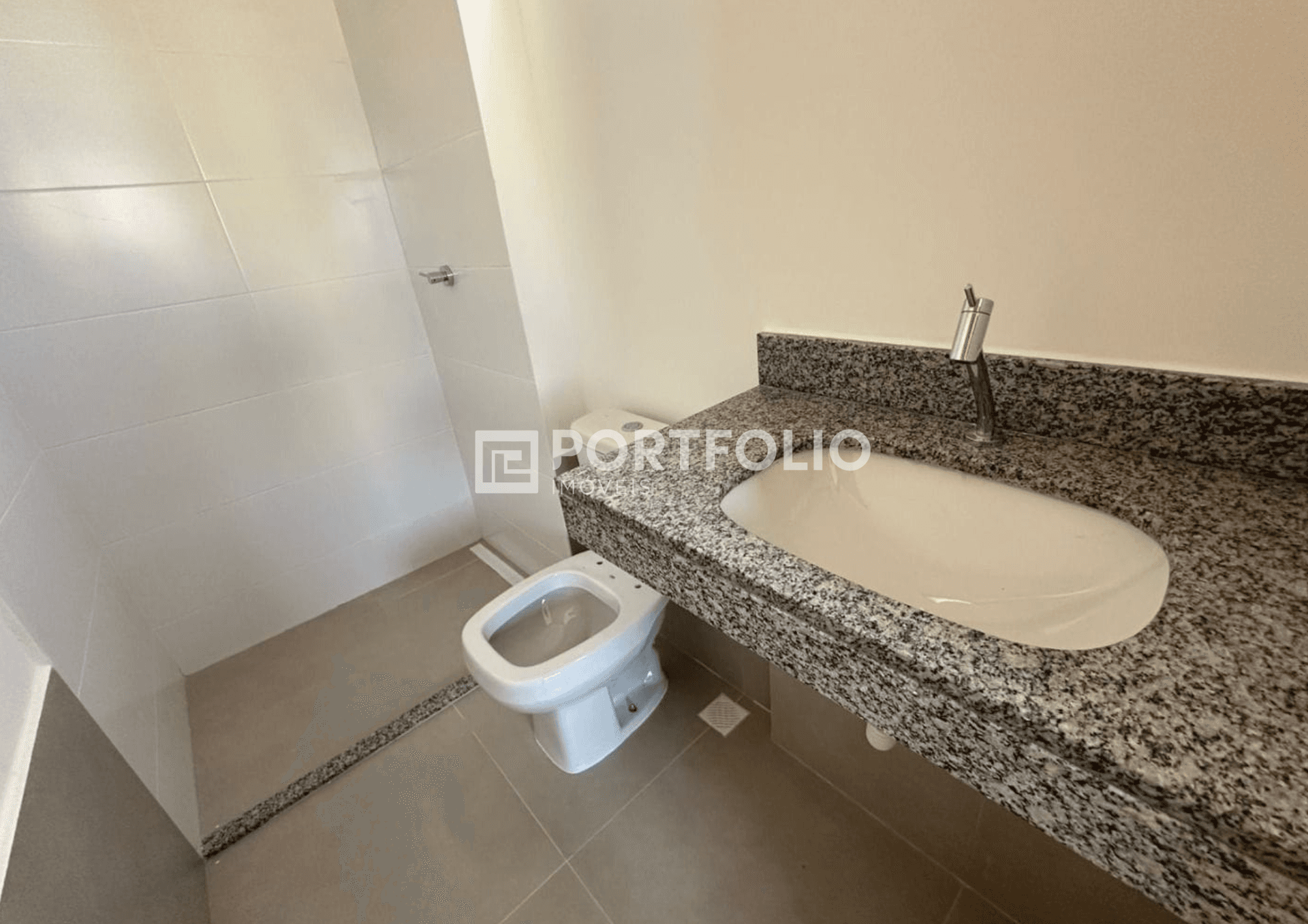 Sobrado com 4 quartos sendo 3 suítes no Jardins Marselha, Aparecida de Goiânia