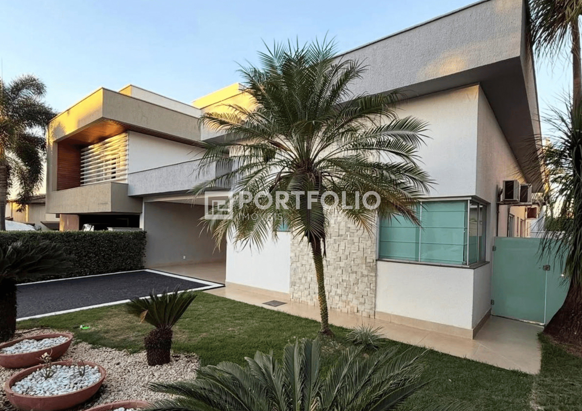 Casa à venda com 3 quartos/ 3 suítes no Jardins Madri, Goiânia