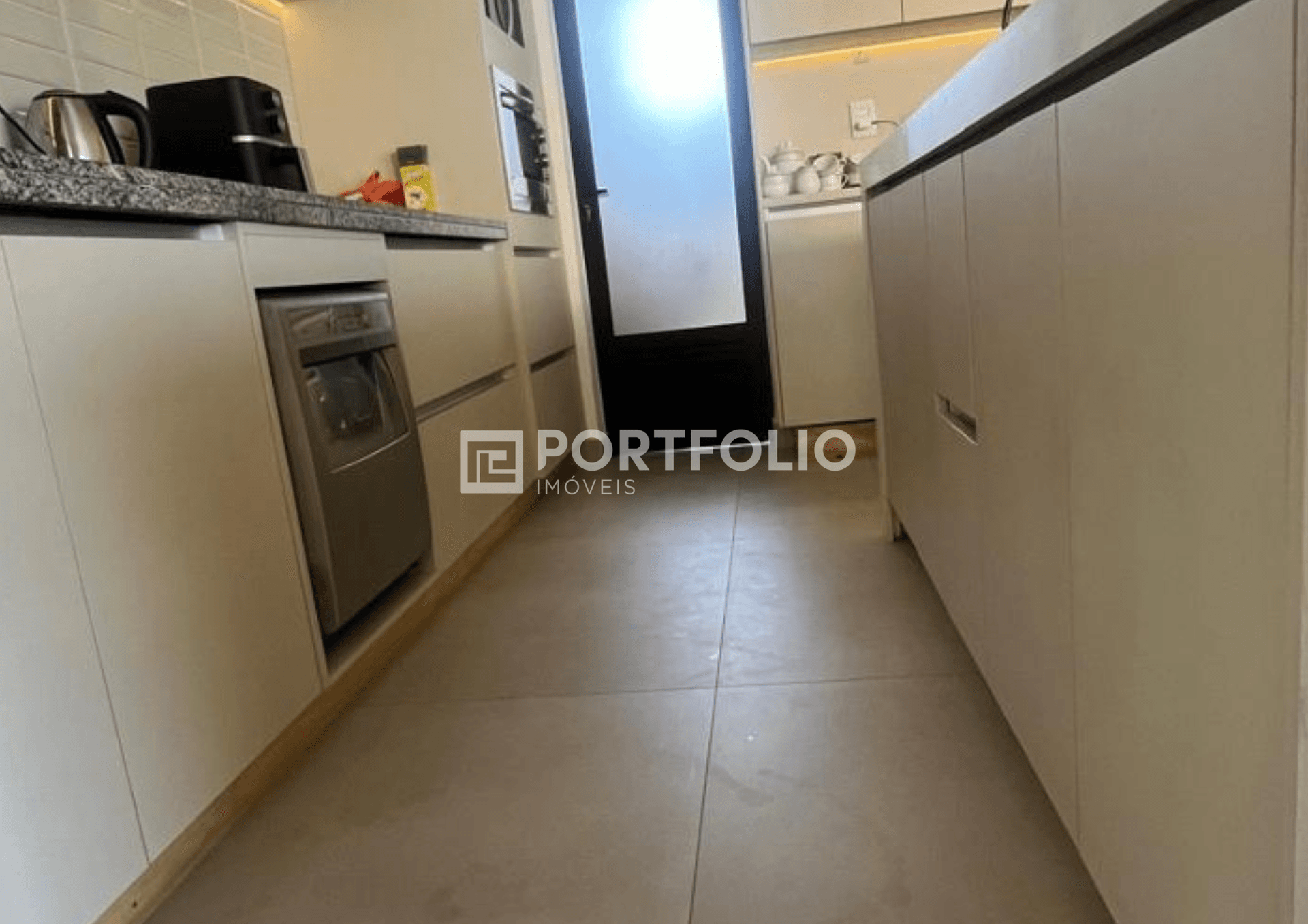 À venda sobrado mobiliado no Jardins Marselha, Aparecida de Goiânia.