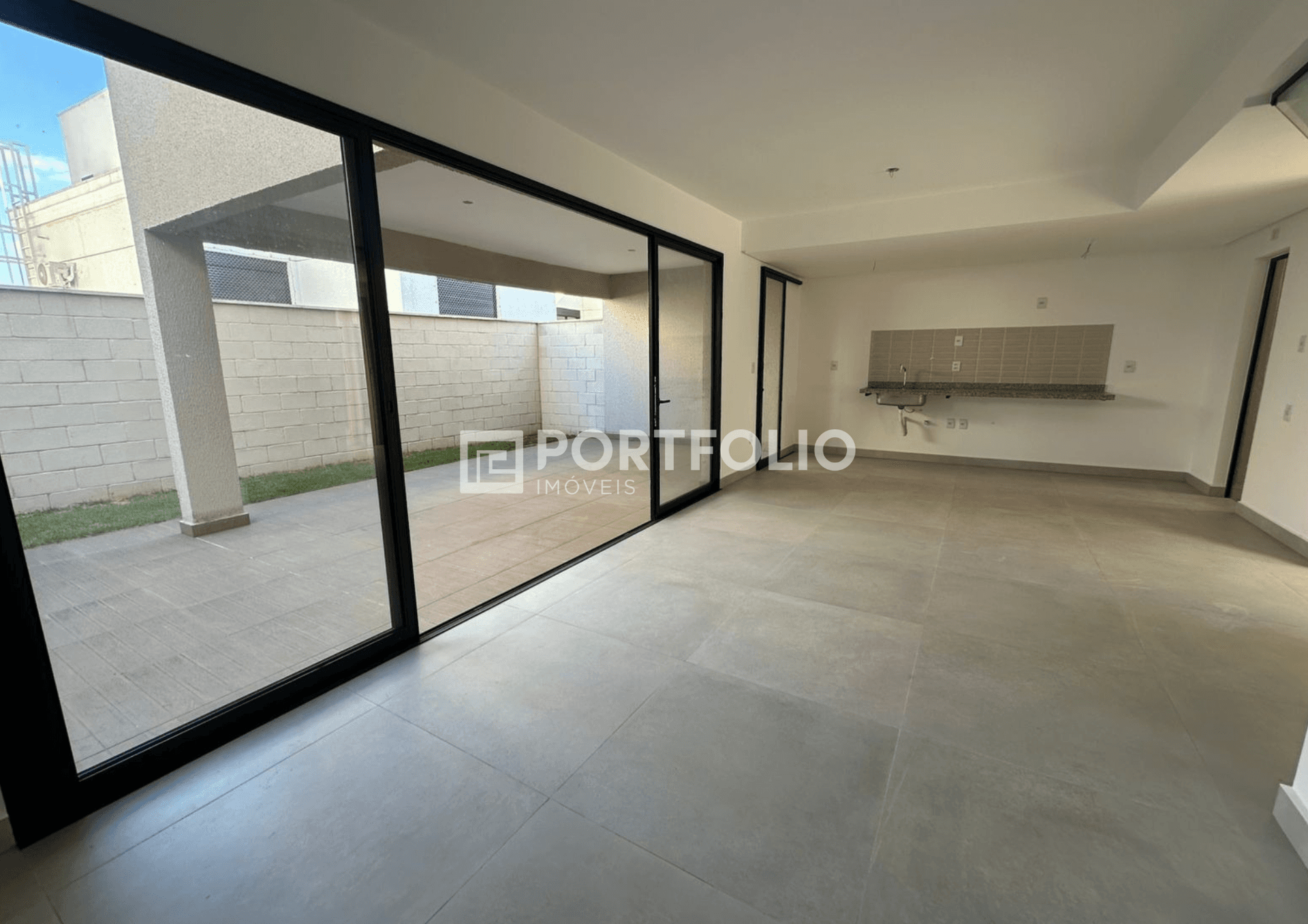 casa a venda tem 181 m² com 4 quartos, no Jardins Marselha - Aparecida de Goiânia - GO
