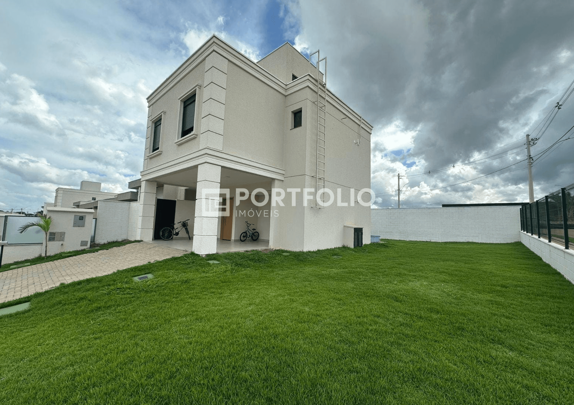 Sobrado à venda 3 quartos no Residencial Jardins Lyon, Aparecida de Goiânia
