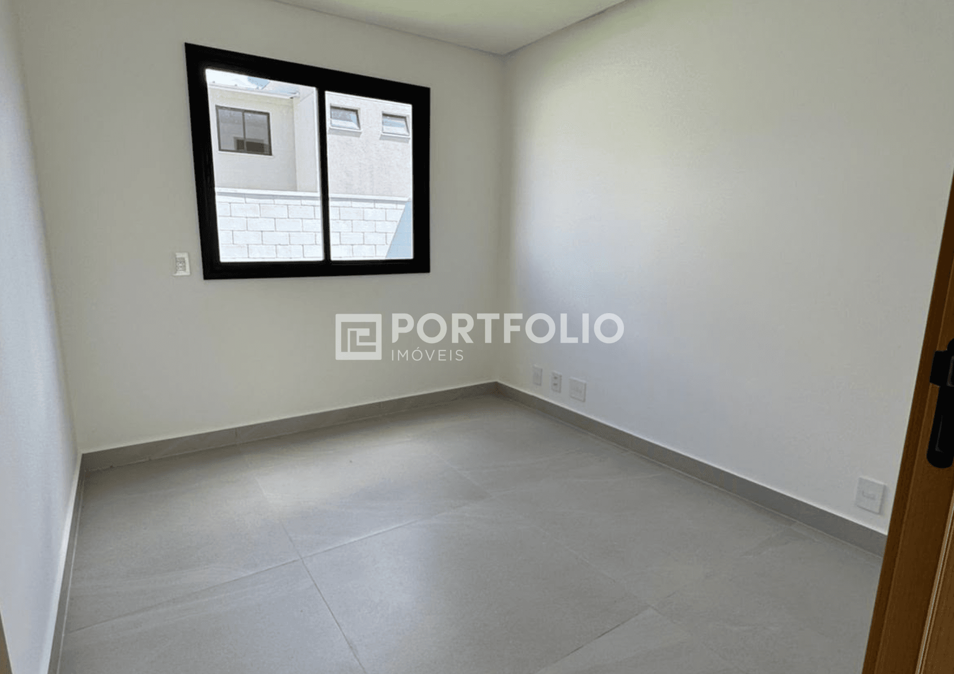 Sobrado à venda 4 quartos/3 suítes 306m² no Jardins Cannes, Aparecida de Goiânia.