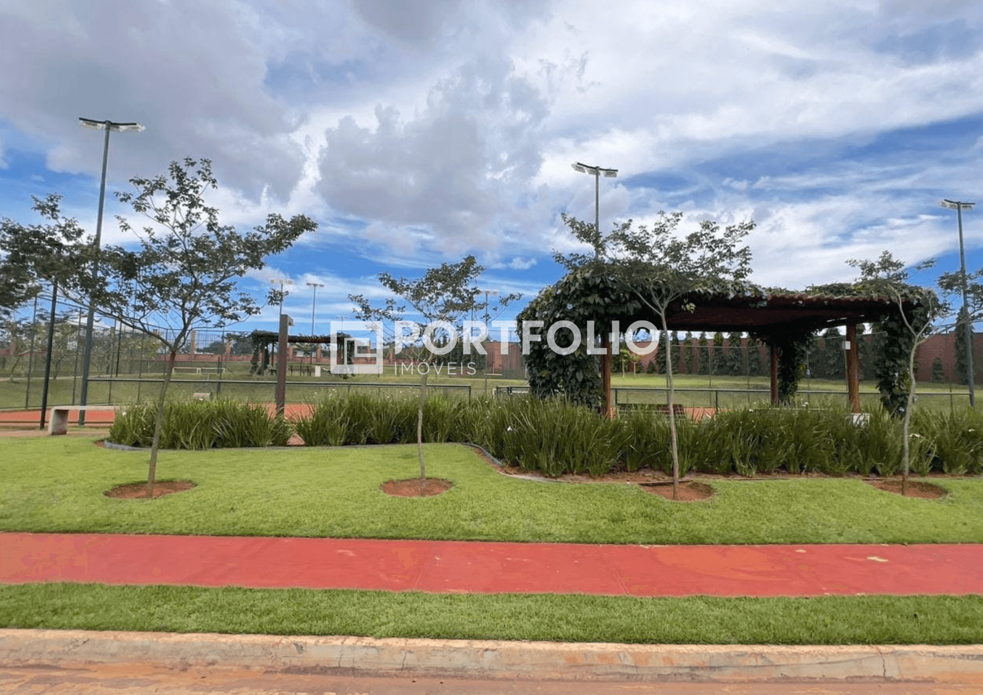 Terreno à venda, 250 m² por R$ 252.000,00 - Jardins Capri - Senador Canedo/GO