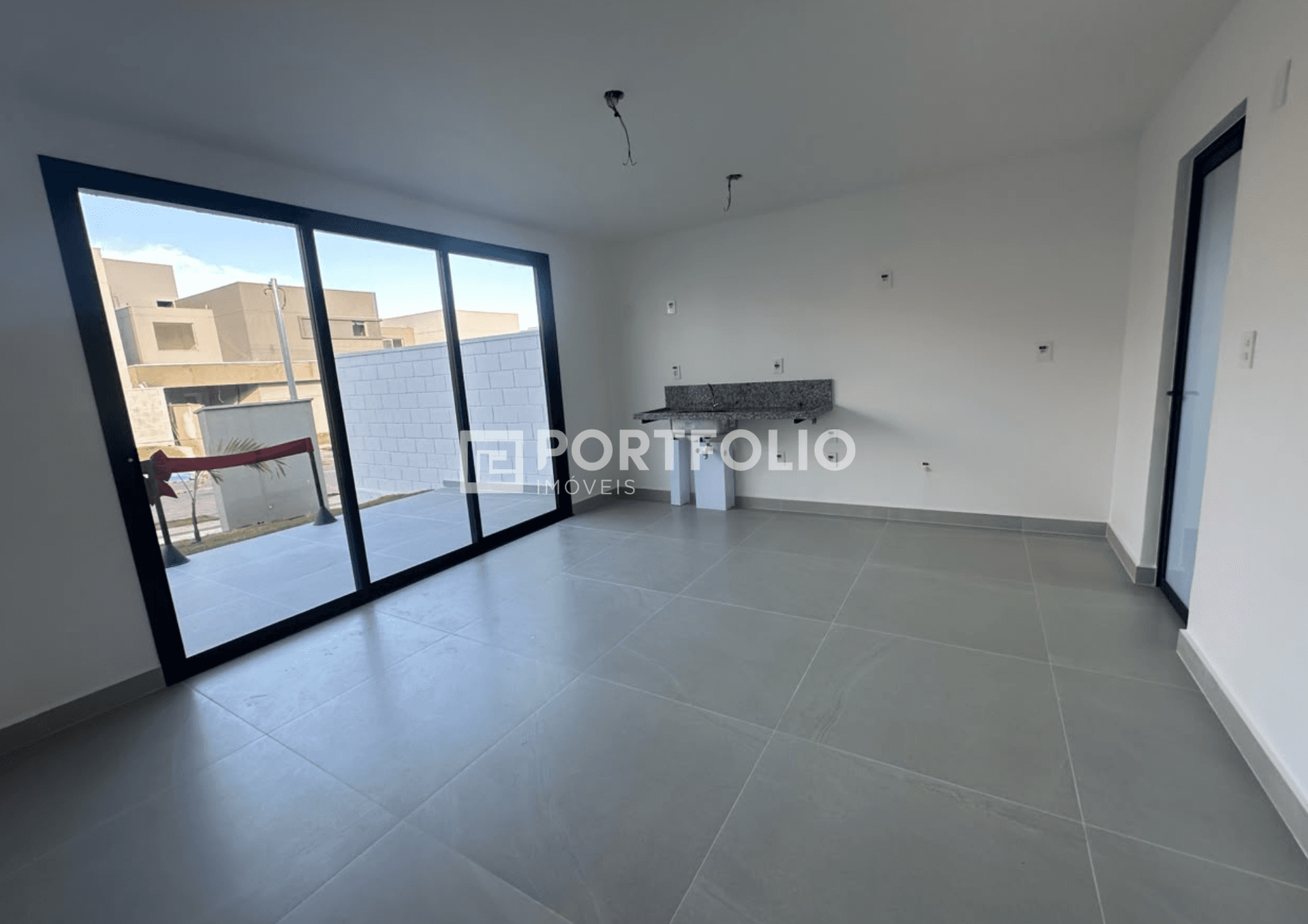 Casa à venda com 3 quartos e 1 suíte, 215m² no Jardins Cannes - Aparecida de Goiânia