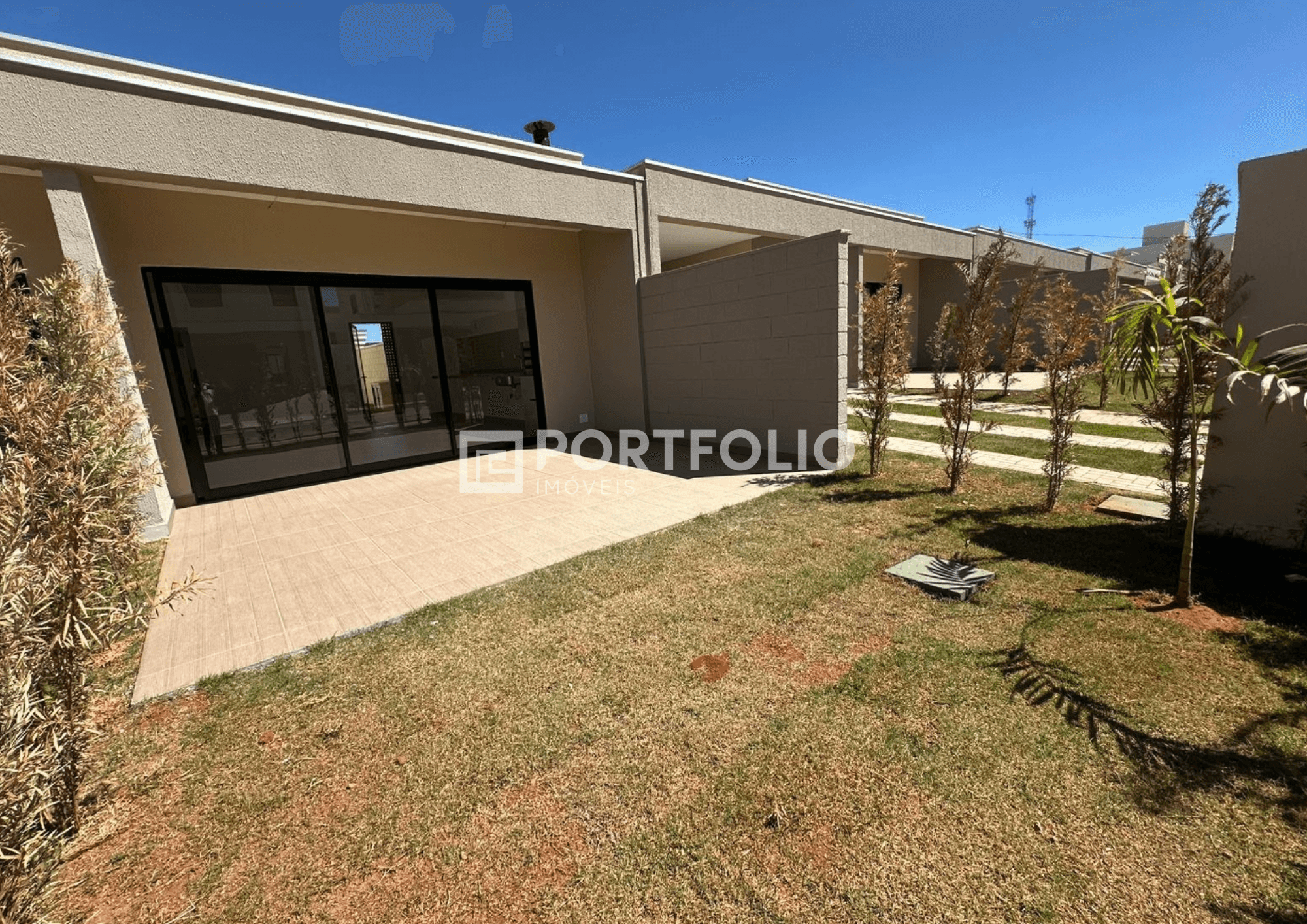 Casa a venda Jardins Lyon com 252 metros em Aparecida de Goiânia - GO