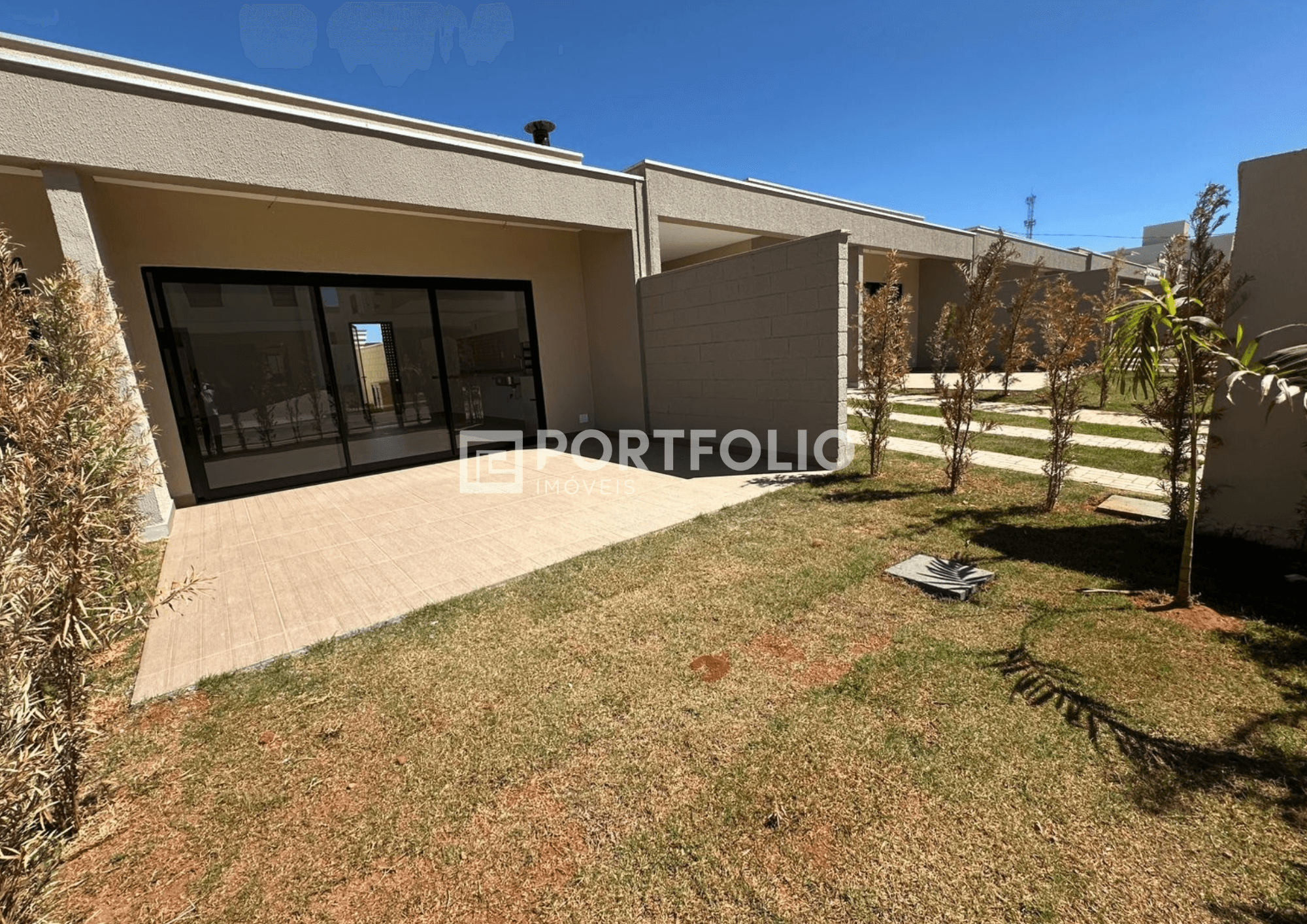 Casa a venda Jardins Lyon com 252 metros em Aparecida de Goiânia - GO