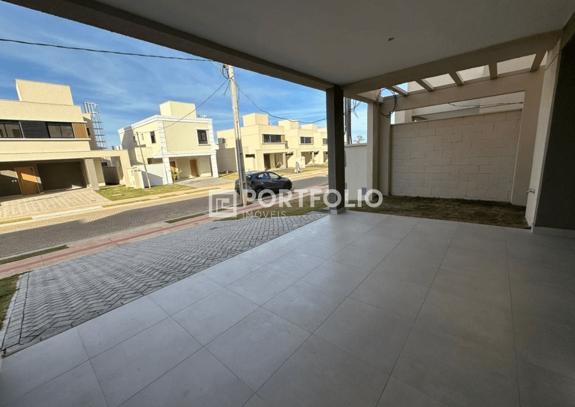 Sobrado com 4 quartos sendo 3 suítes no Jardins Marselha, Aparecida de Goiânia