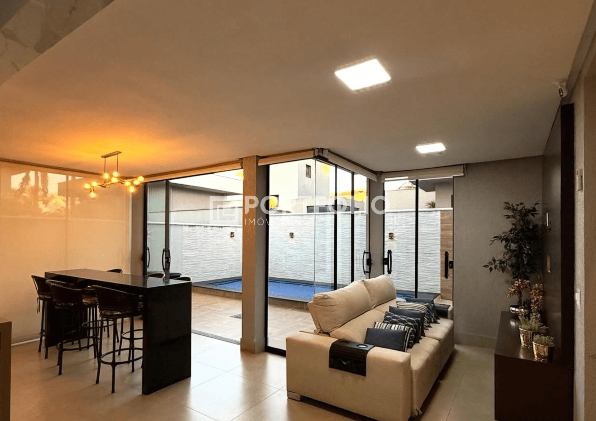 Casa à venda com 3 quartos/ 3 suítes no Jardins Madri, Goiânia