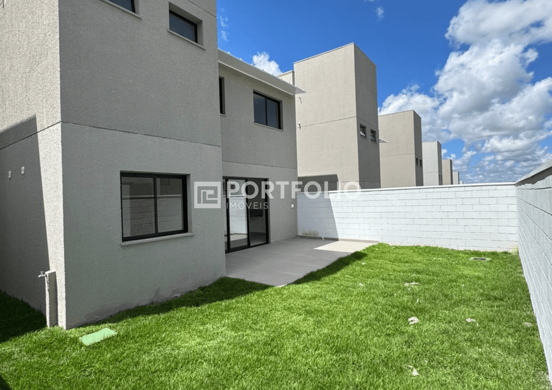 Sobrado à venda 4 quartos/3 suítes 306m² no Jardins Cannes, Aparecida de Goiânia.