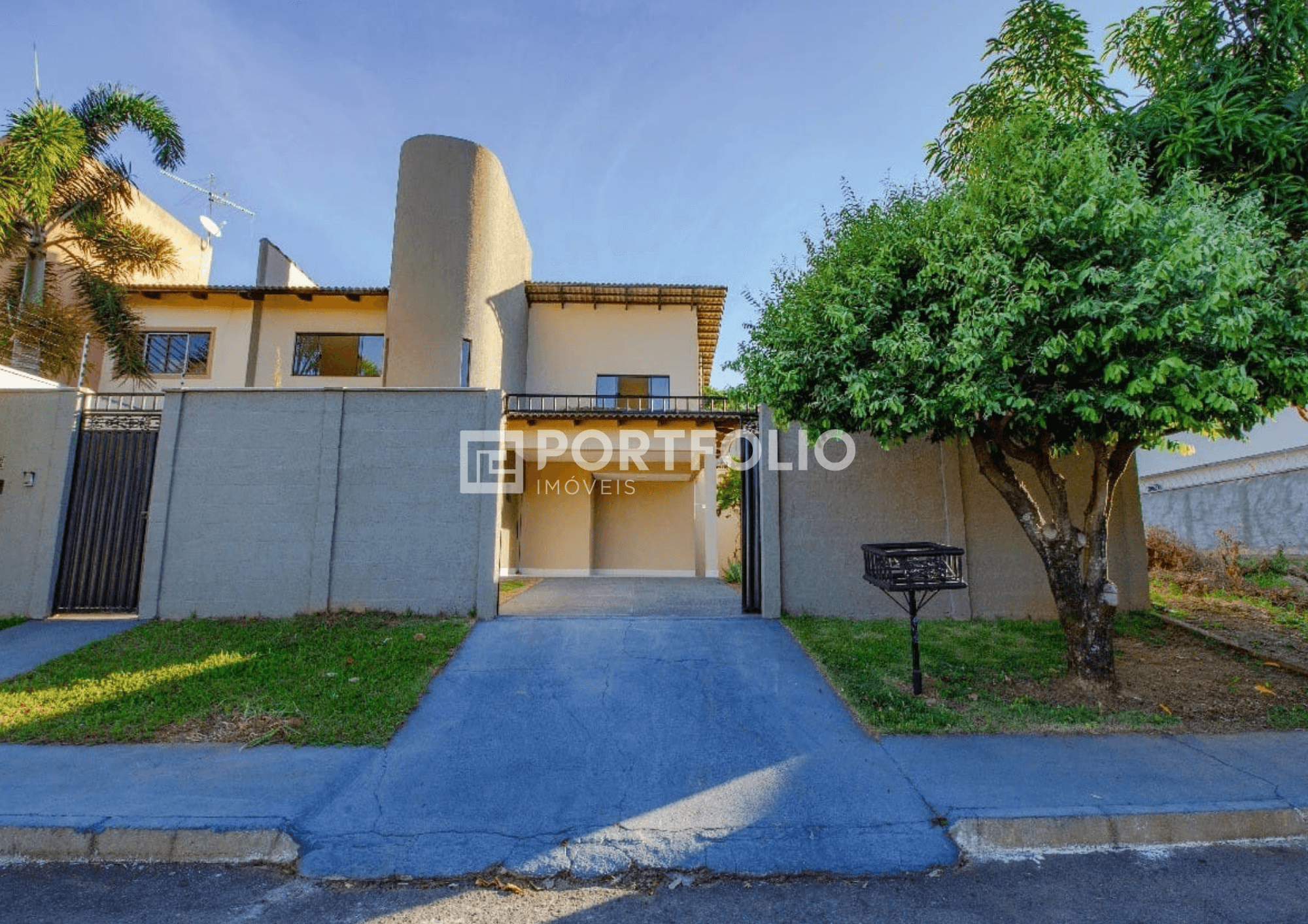 Sobrado Residencial à venda, Vila Jardim Vitória, Goiânia - SO0347.