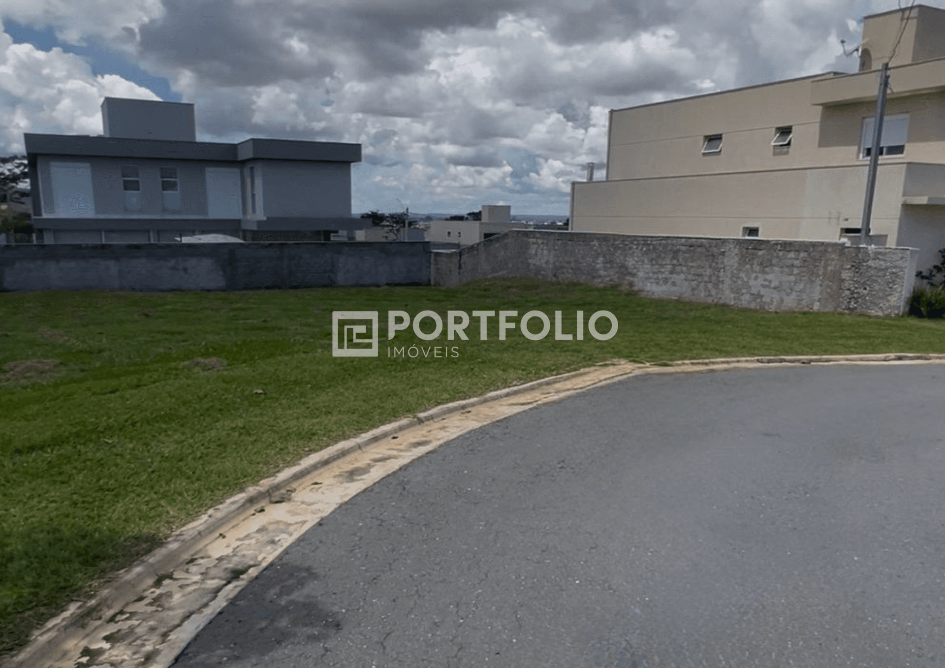 Lote a venda possui 428 m² em Jardins Nápoles - Senador Canedo - GO