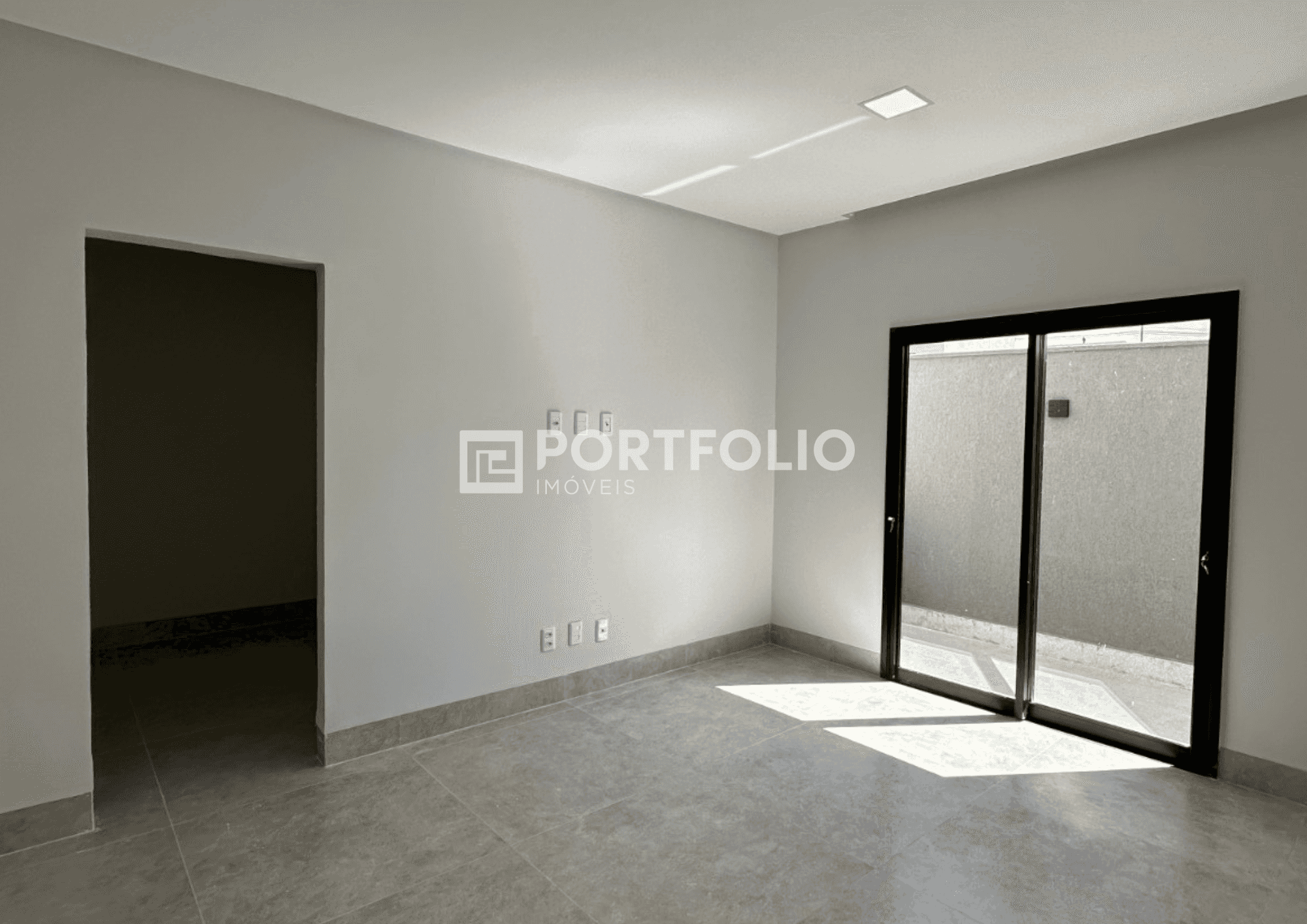 Imóvel para venda tem 161 metros quadrados com 3 quartos em Jardins Porto - Senador Canedo - GO
